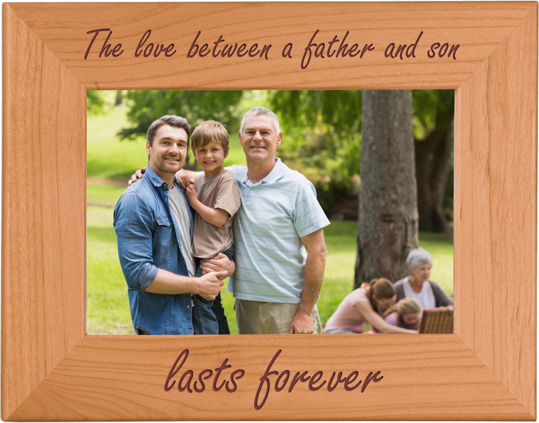 CustomGiftsNow Cornice In Legno Incisa – 'Behind Every Great Son Is An Amazing Dad' – 10x15 Cm