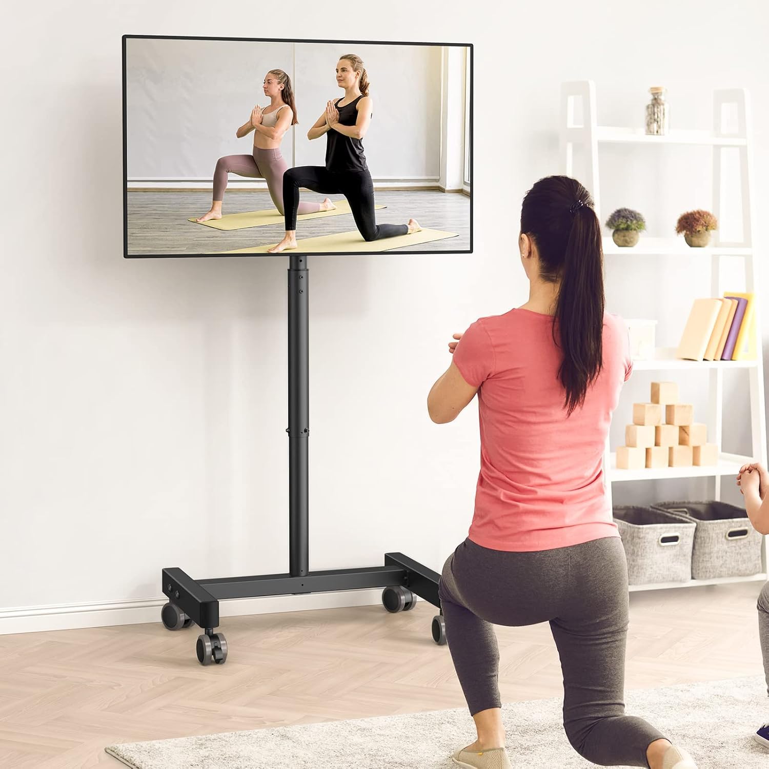 PERLEGEAR Supporto TV da Pavimento con 4 Ruote per Schermo da 13 a 43 pollici, 30° Inclinabile Porta tv da Terra Mobile fino a 20 kg, Carrello porta tv con 8 Regolabile in Altezza, Max VESA 200x200mm