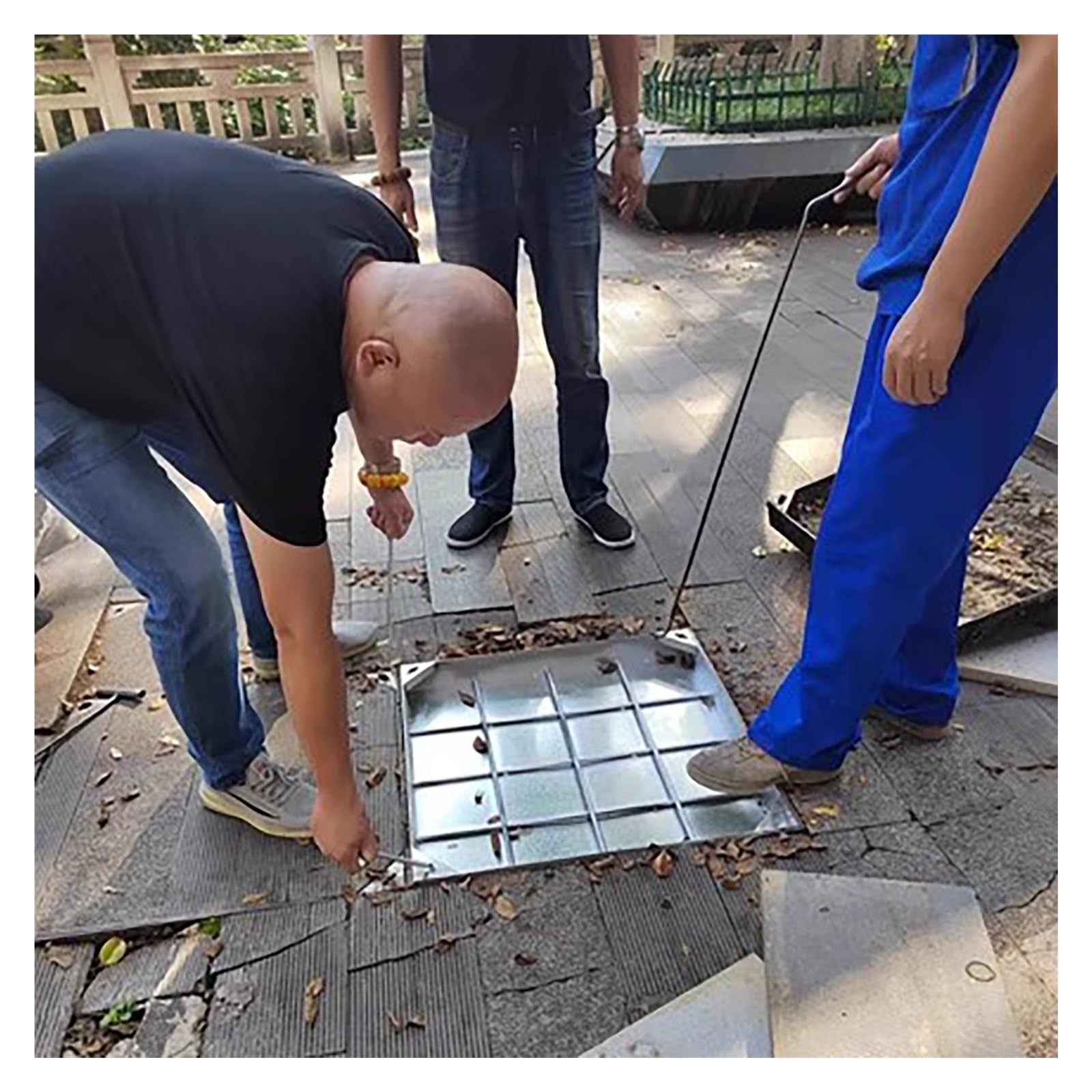 GDMDPTE Customizable Septic Manhole Cover, Flush-Fit Stainless Steel, Reinforced for Driveway Yard Pavement and Underground Utility Access