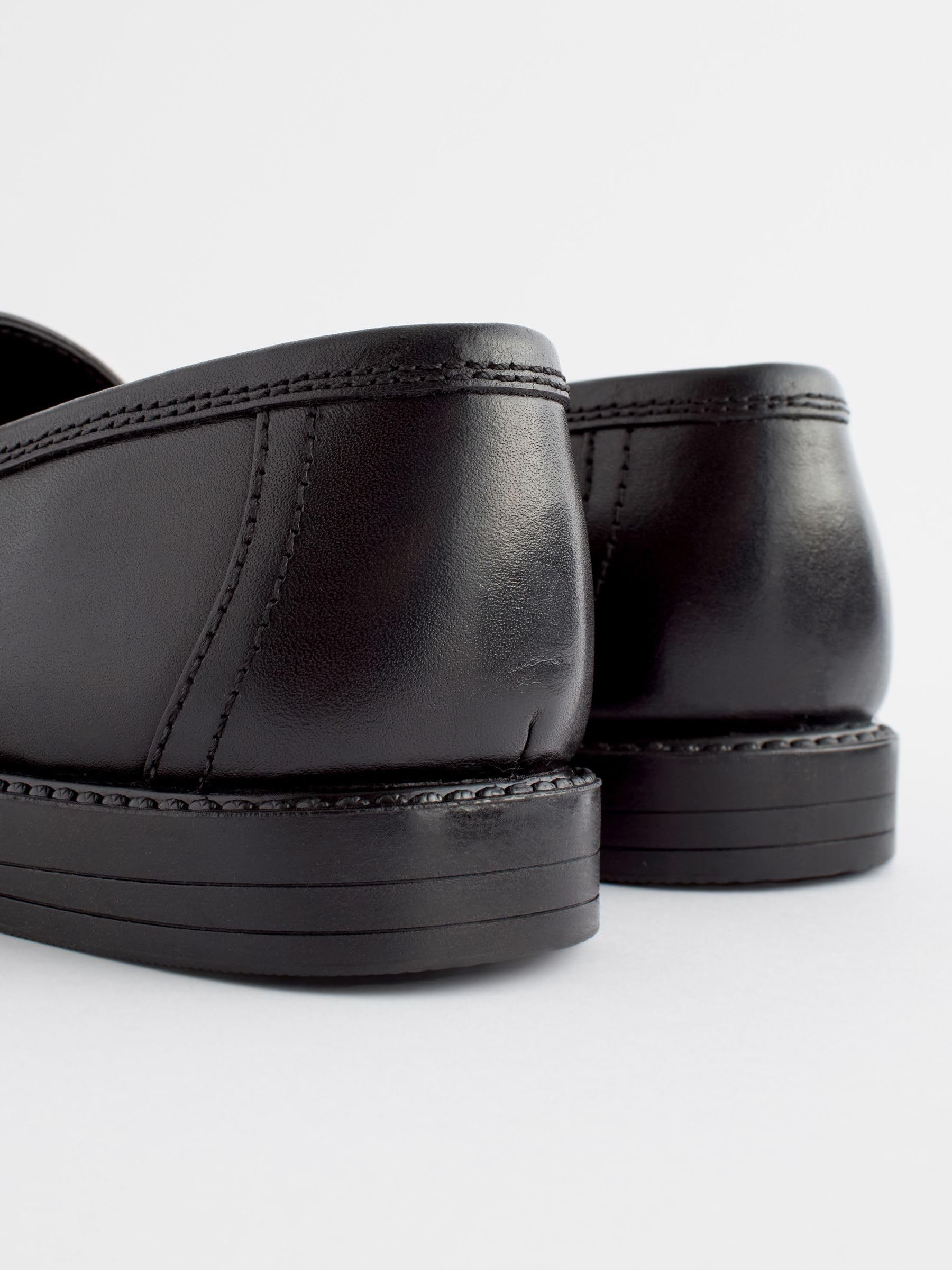 NEXT Niñas Mocasines Escolares de Cuero con borlas