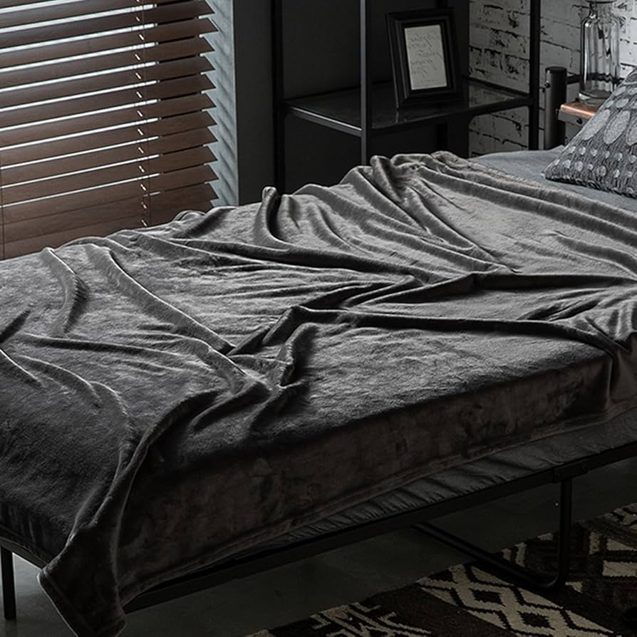 Amazon｜モダンデコ 毛布 ダブル 冬用 ブランケット 180×200cm