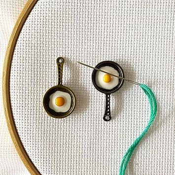 DPXWCCH Pack of 2 Frying Pan Needle Minders, Magnetic Needle Holder for Cross Stitch Embroidery Sewing Needlework Accessories