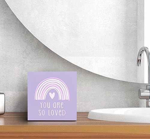 Miniatura 44 de SRADMO Letrero de madera con texto en inglés "You Are So Loved Rainbow Heart Wood" para decoración de escritorio, con citas inspiradoras para niños