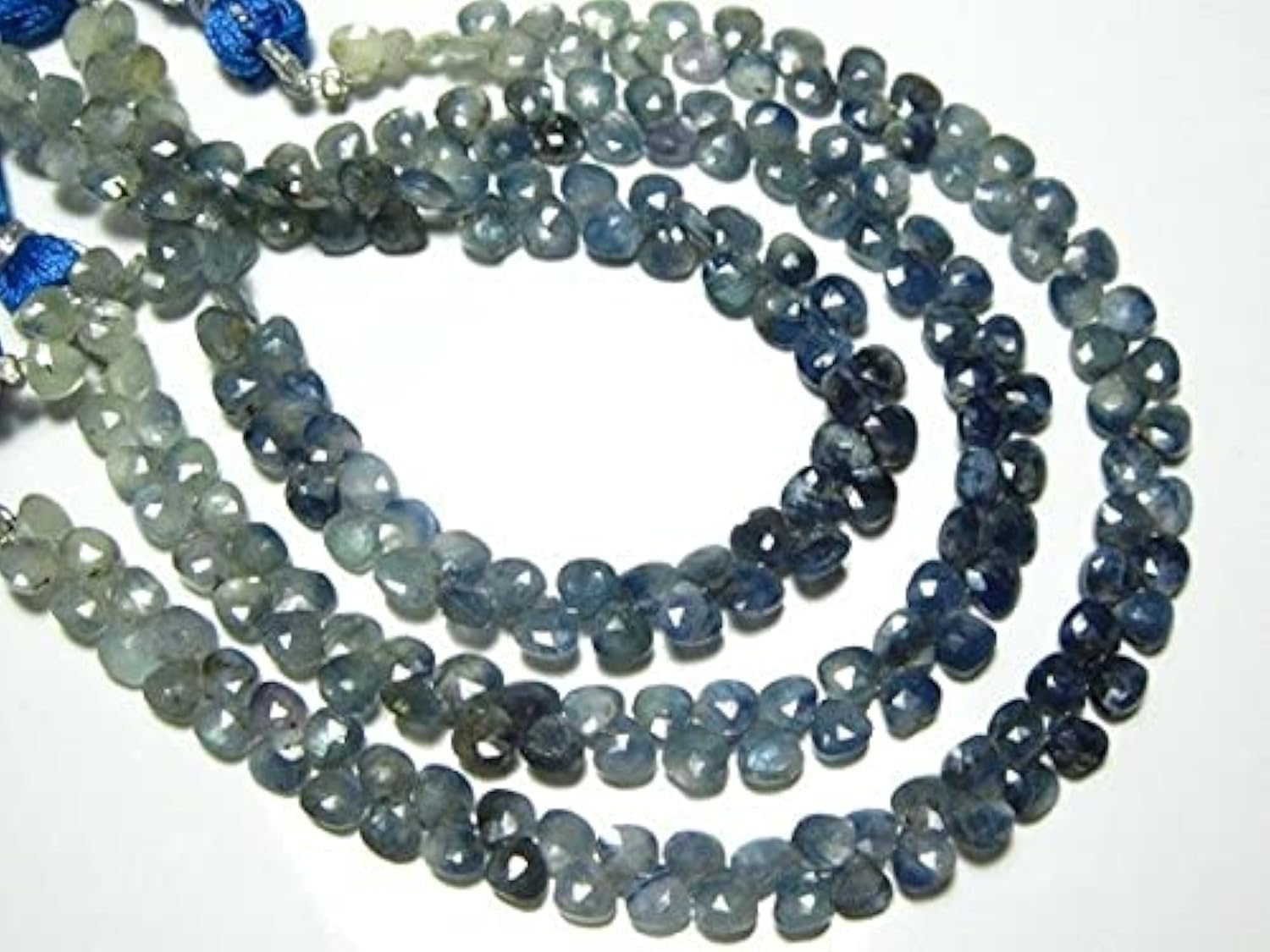 Perles de saphir bleu briolette cœur facetté 5mm sur fil de 8 pouces