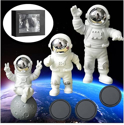 Miniatura 10 de Figura de astronauta, decoración de estatua de astronauta dorada, escultura de figura de hombre espacial de resina para decoración de dormitorio