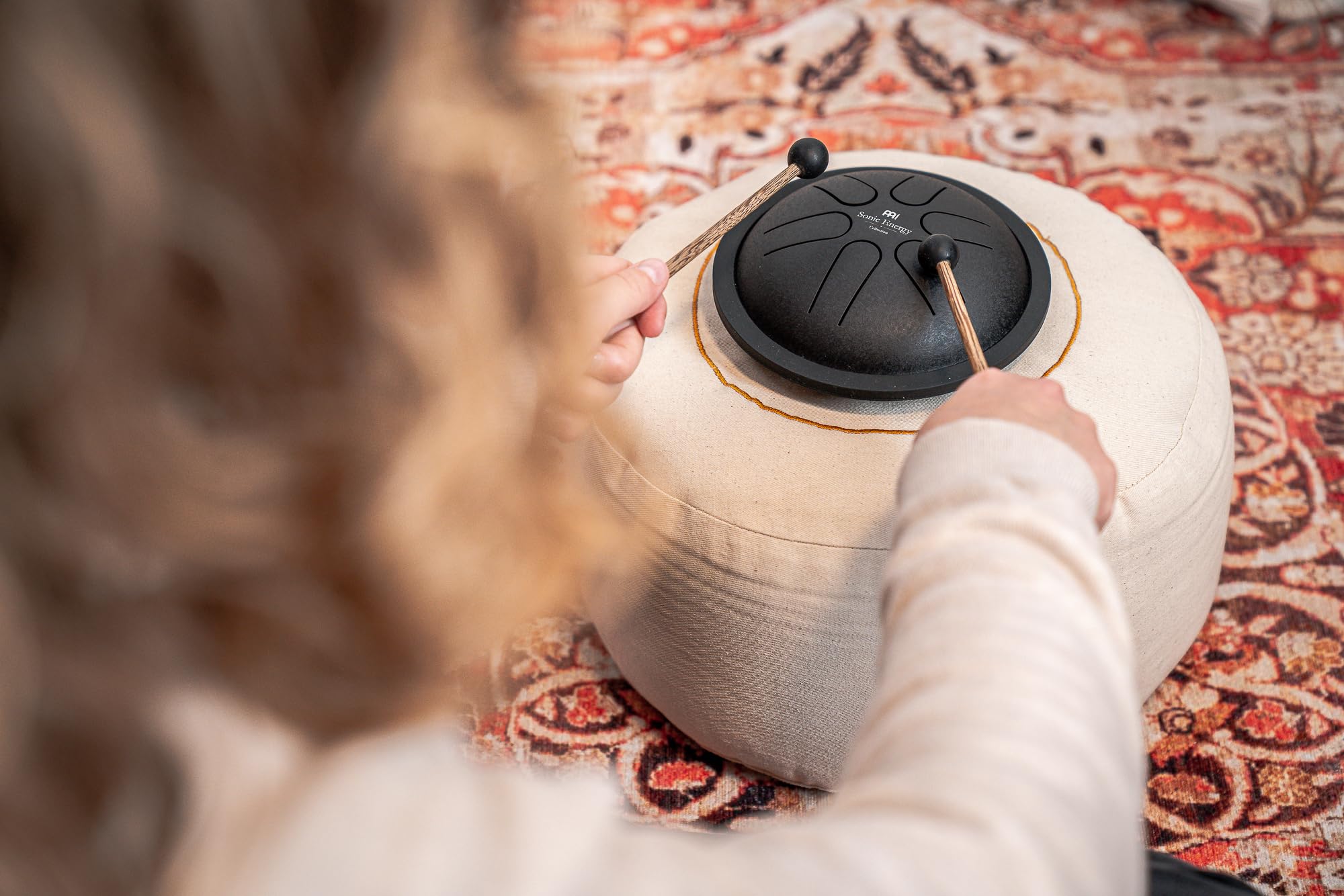 Sonic Energy Steel Tongue Drum – Mini Tank Drum w tonacji C-dur – Instrument ze Stali Nierdzewnej do Medytacji, Jogi, dla Dzieci – W Zestawie Pałeczki i Woreczek (MSTD1BK)