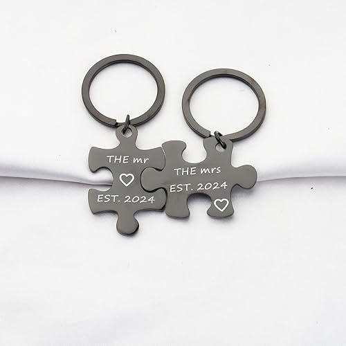 Miniatura 3 de FUSTMW Regalos de boda para parejas, Mr Mrs Est 2023, juego de llaveros para recién casados, regalos para esposa, marido, regalos de compromiso