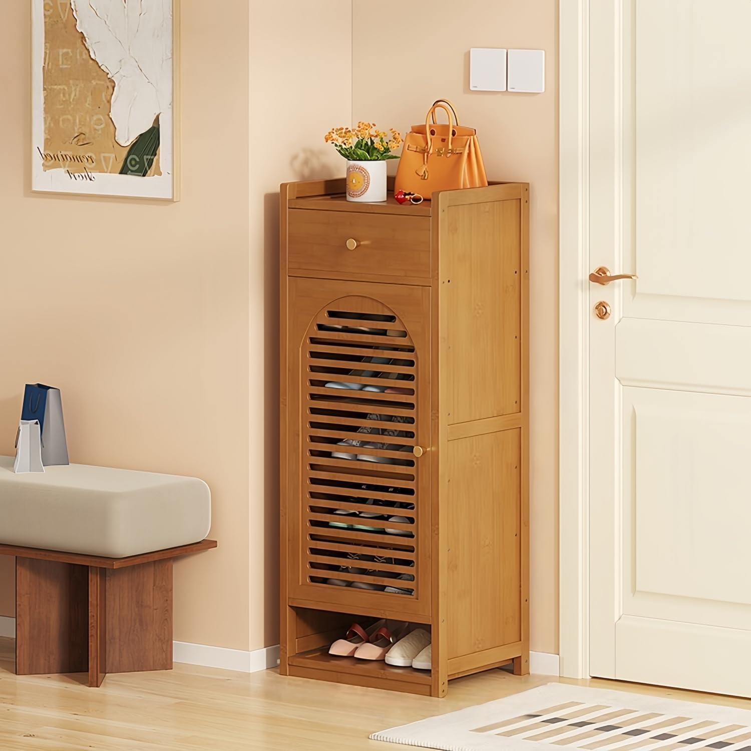 Étagère à chaussures fine avec portes pour un intérieur serein et rangé