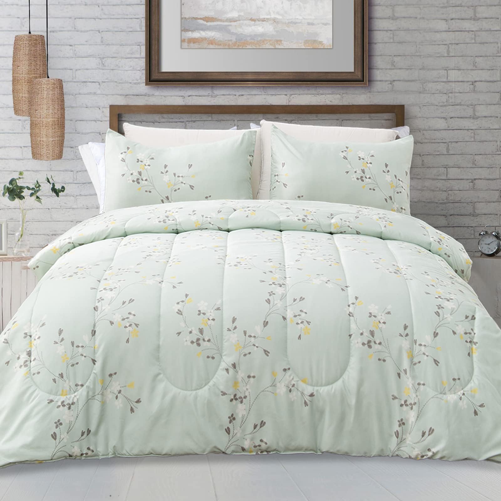 Exclusivo Mezcla3-Piece King Size Comforter Set, Microfiber Bedding Down Alternative Comforter for All Seasons with 2 Pillow Shams, Floral Pattern, Pale Green
