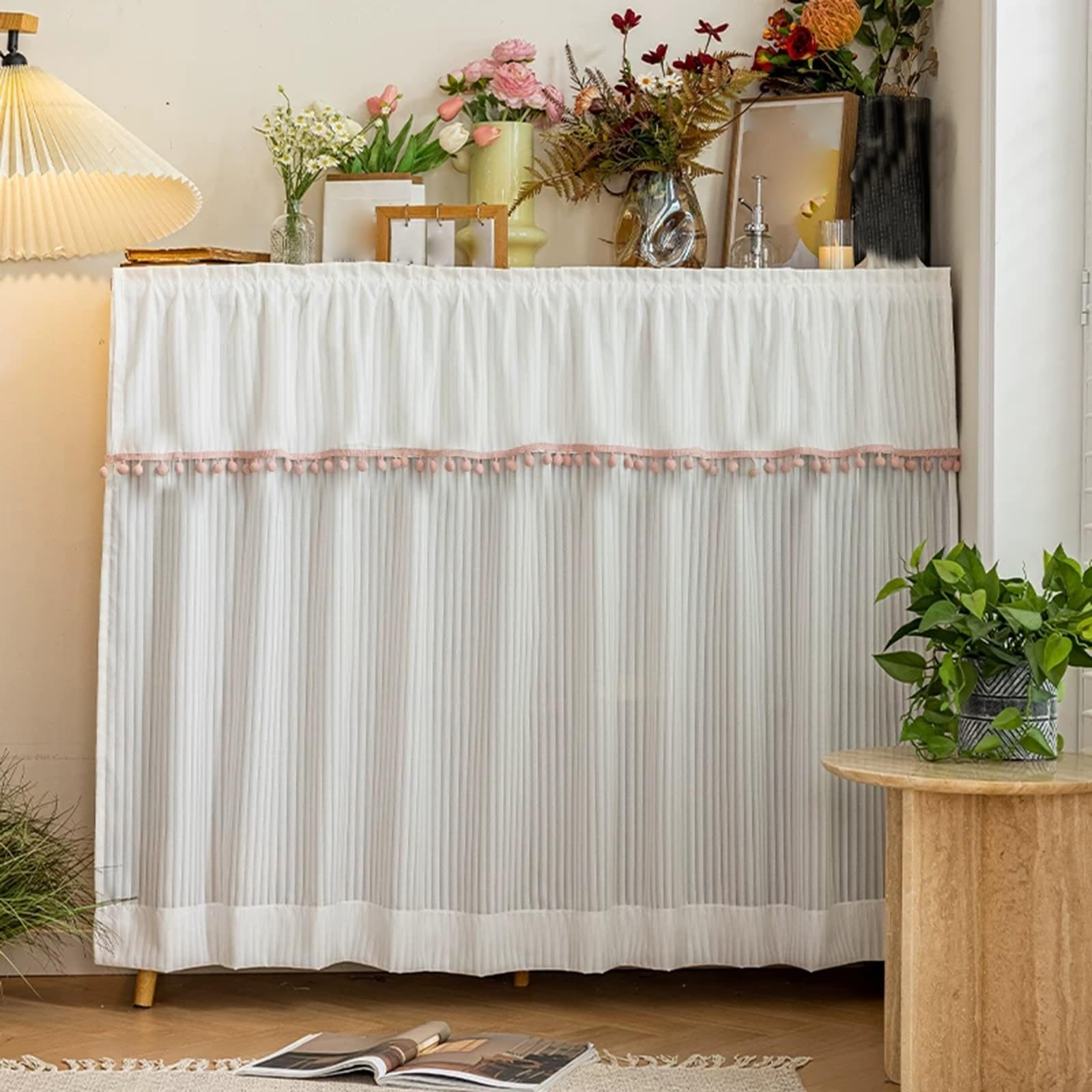 Evita el polvo en tu fregadero con este estante de gasa autoadhesivo de 80 x 90 cm con pompones