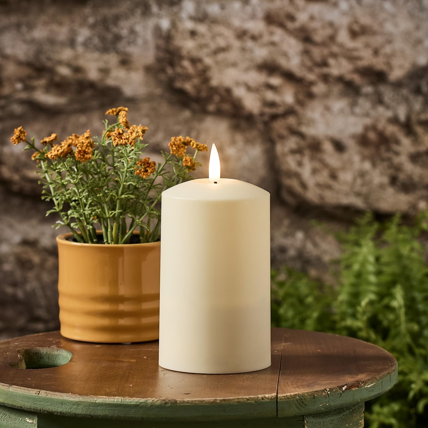 Lights4fun 12.5cm Solar Powered Waterproof TruGlow® LED Flameless Garden Patio Candle Realistic Warm White Flickering Flame