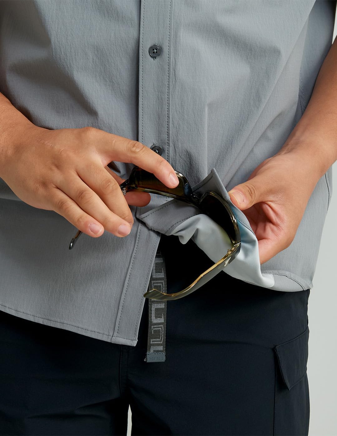 HUK Mens Back Draft Solid Short Sleeve Button Down Shirt, Vented Fishing Shirt for Men - Image 4