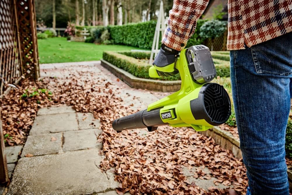 Ryobi RC18120-140XG, Kit Batteria al Litio 18V One+ 4.0Ah e Caricabatteria Rapido 2.0A, Batteria di Lunga Durata con 4 Indicatori dello Stato di Carica, Tecnologia IntelliCell, Fai da Te