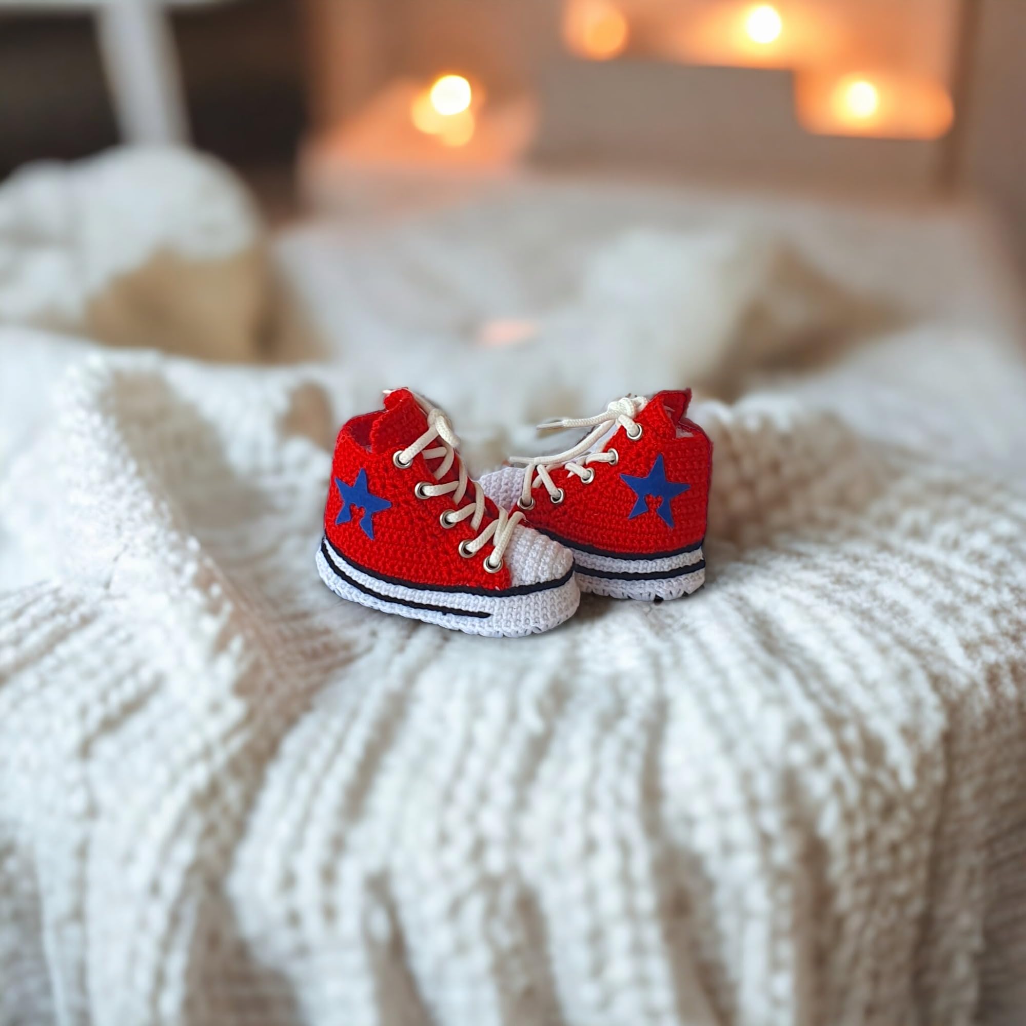 Rote handgemachte Häkel Baby Sneaker Booties für Jungen und Mädchen, Bio Strick Neugeborenen-Set, geschlechtsneutral, Geschenk für Babyparty und Geburtsankündigung, 0-3M bis 9-12M