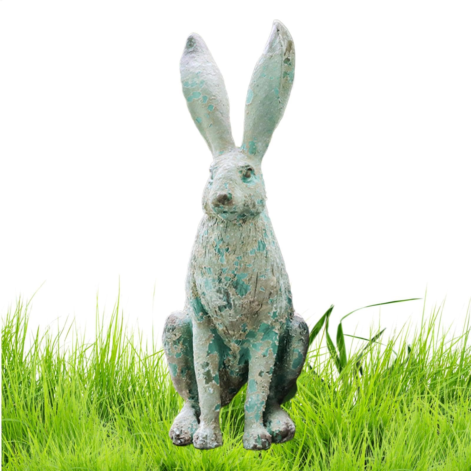 Statue de lapin vintage en résine pour sublimer une étagère vide