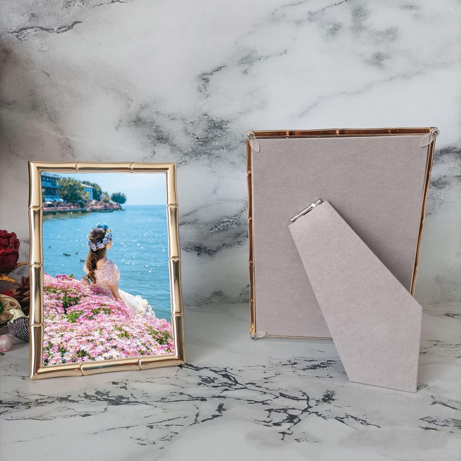 Bilderrahmen 20x25 Gold, Picture Frames Vintage Rechteckig für Tischaufsteller aus Metall für Mutter Freundin Geschenk
