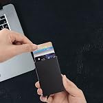 Portefeuille Minimalist Carte de crédit Portefeuille RFID Wallet de blocage avant portefeuille de poche pour les hommes Automatique pop up Design aluminium métal jusqu'à tenir 7 Cartes (Noir) & gris