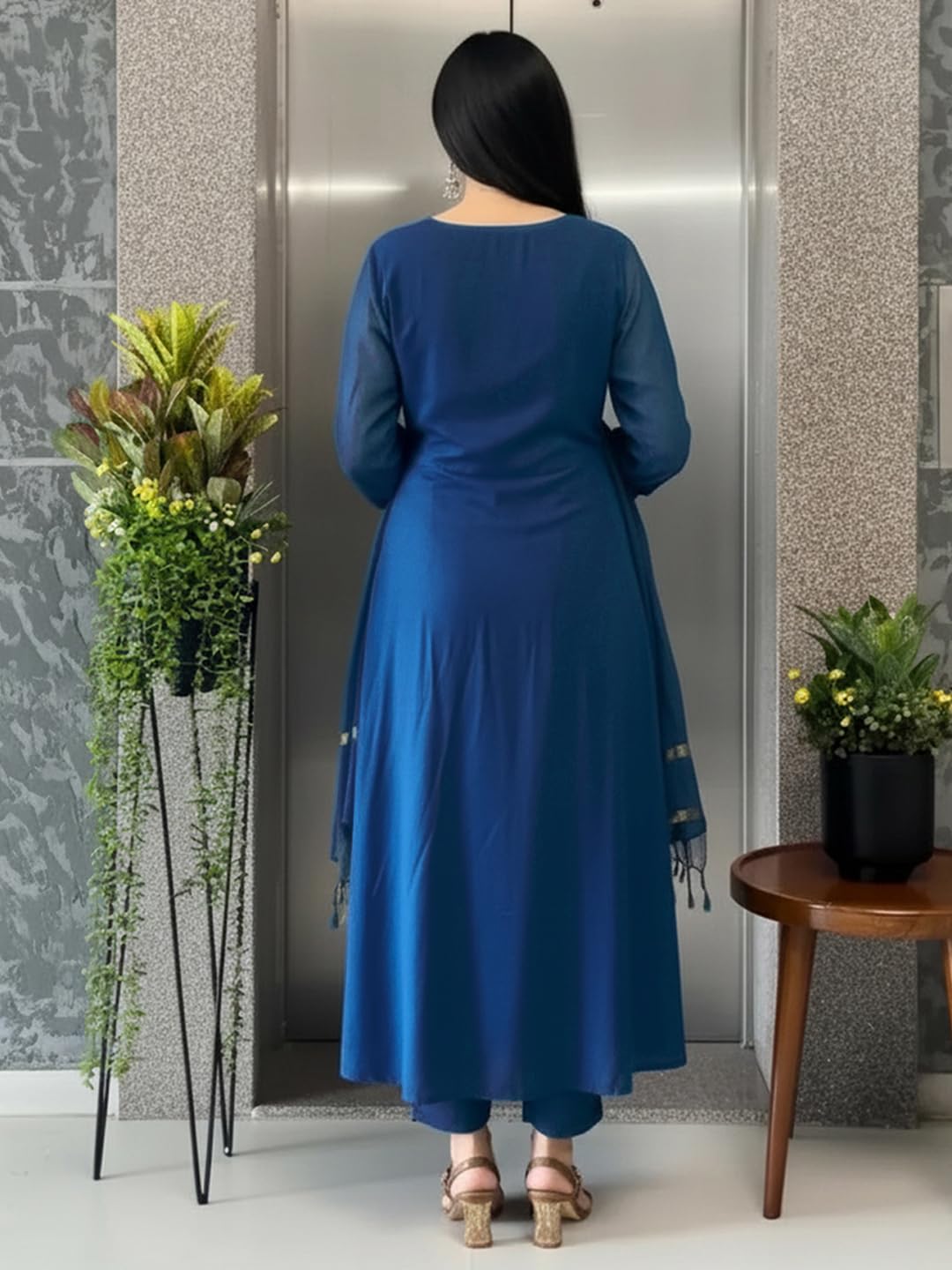 ANNI Designer Ensemble Kurta en viscose mélangée avec pantalon et dupatta pour femme | Tenue ethnique trois pièces pour femme | Col en V et manches 3/4 Long Kurta Pant Dupatta Ensemble