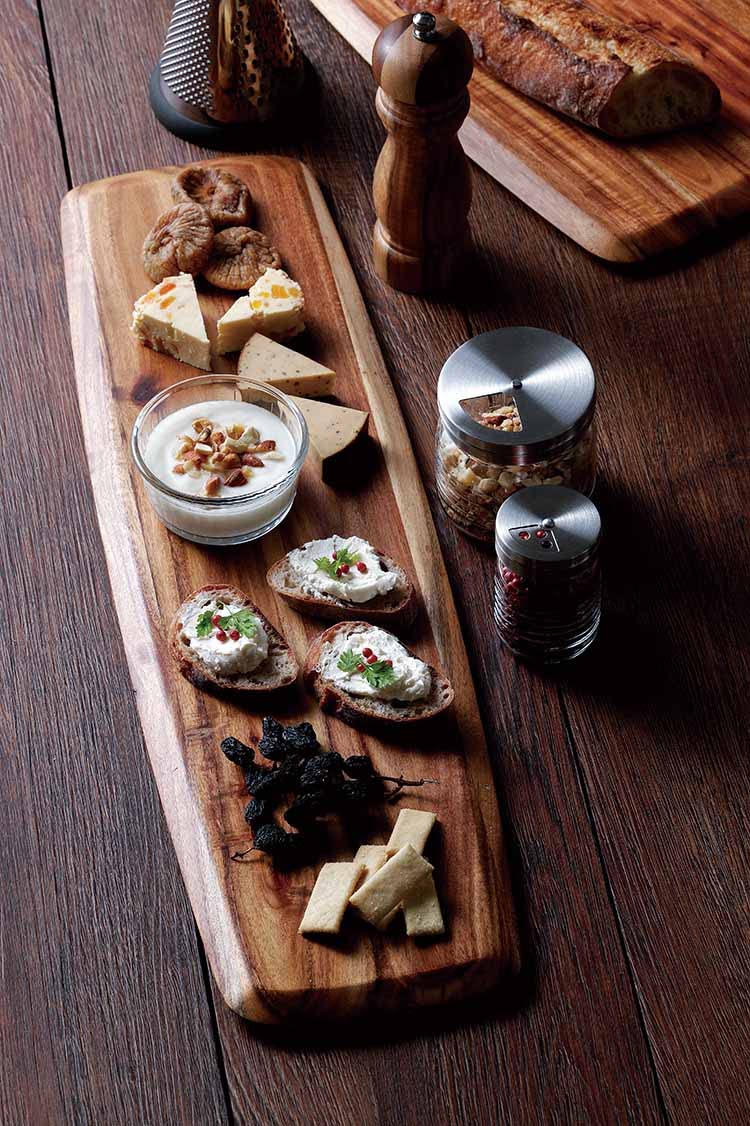 Amazon｜佐藤金属興業 SALUS カッティングボード アカシア ロング 木製