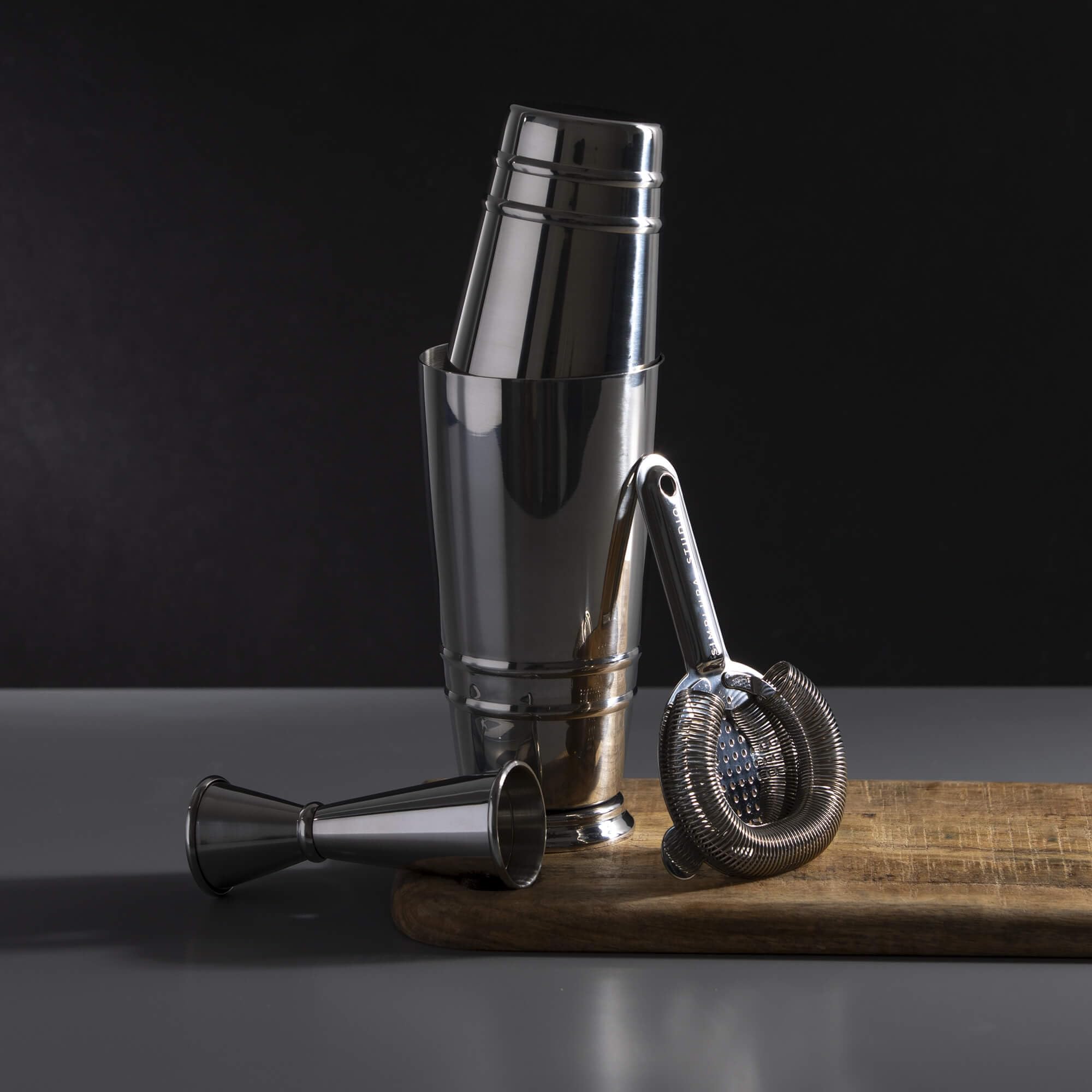 Set di 4 shaker Boston con colino Hawthorne e misurino giapponese, in acciaio inox 304, set da cocktail ponderato – Set shaker Boston – Shaker per barista – Shaker per cocktail