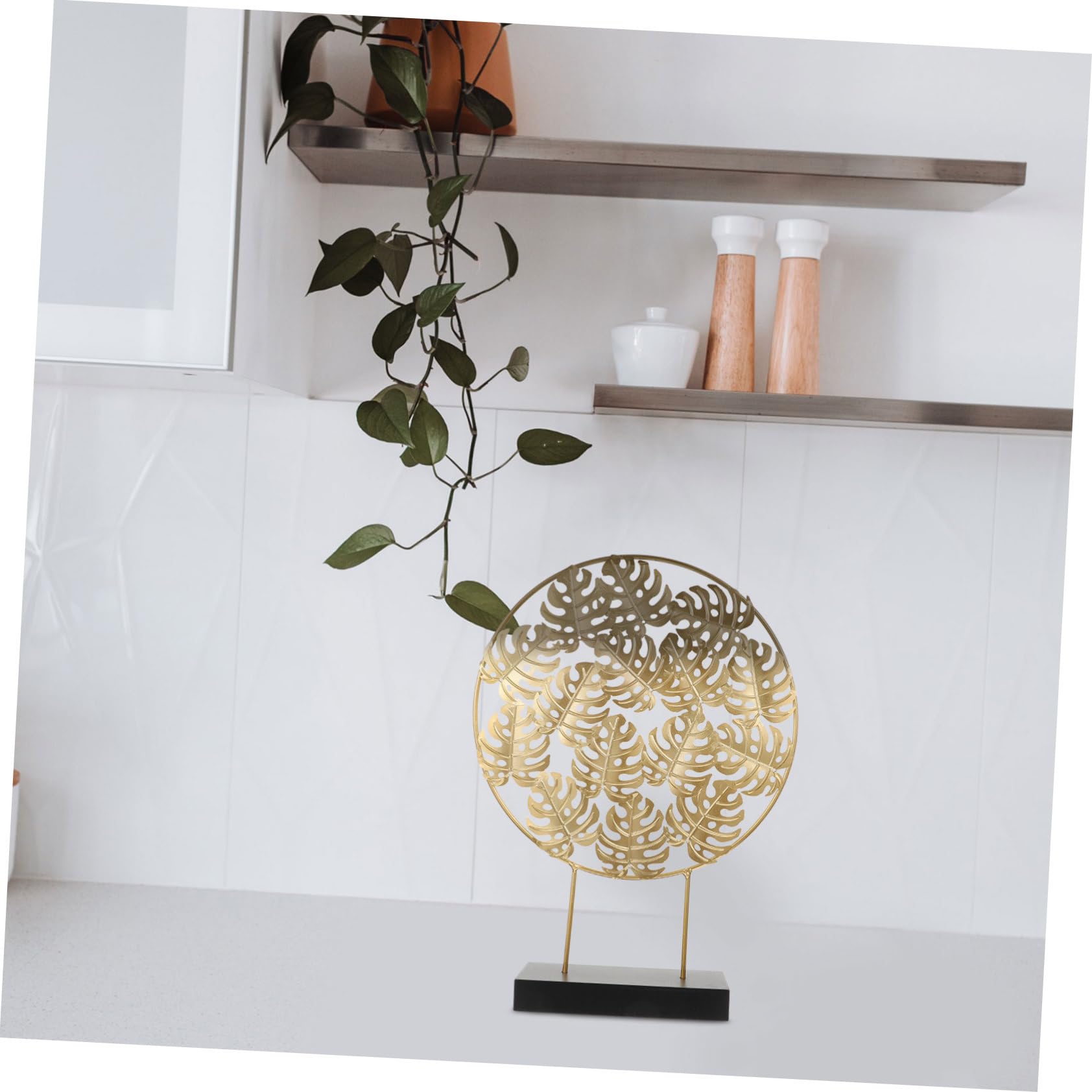 Alipis Decorazione a Foglia in Ferro e Legno Dorata per Casa | Base in Legno, Design Realistico della Foglia, Adatta a Scrivania e Ambienti Esterni