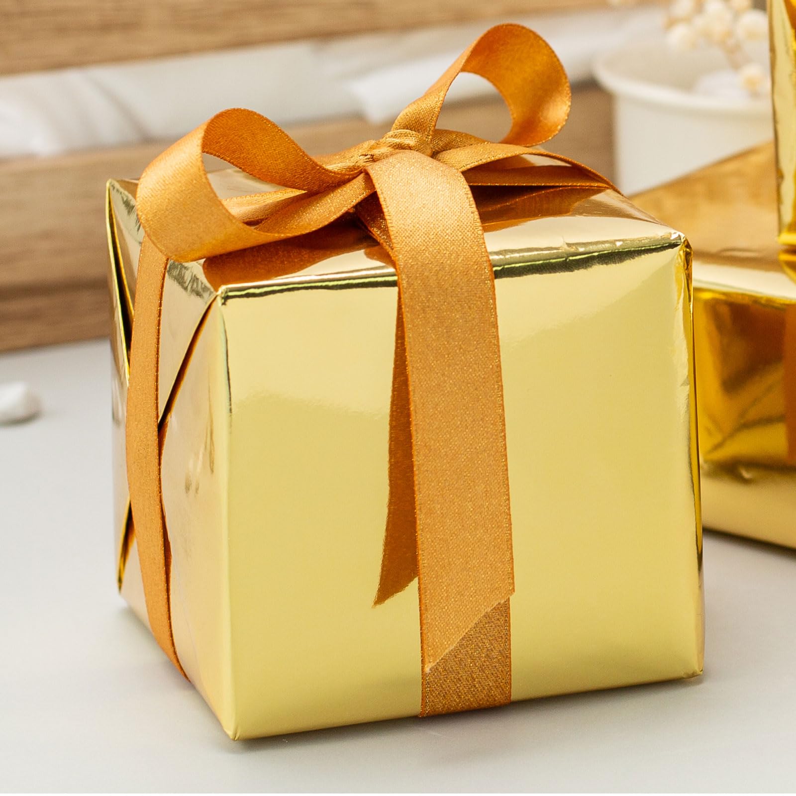 HaloCasa Carta Regalo Natalizia Metallizzata – Rotolo 43 Cm X 15 M, Bianco E Dorato, Con Fiocchi Di Neve, Spago Di Juta E Nastro Adesivo