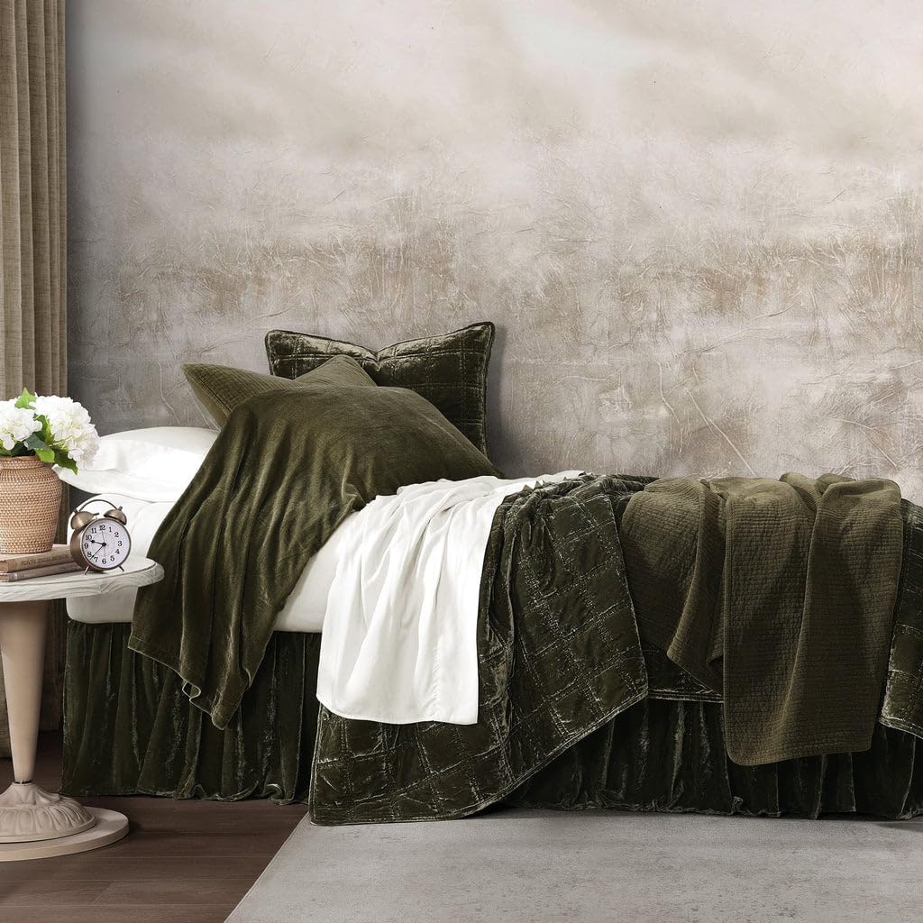HiEnd Accent Stella Faux Silk Velvet Double Box Stitch 3 Piece Quilt Set, King Size, Fern Green Solid Color, Classic Chic Modern Rustic Elegant Bedding Set, Lightweight Bed Set