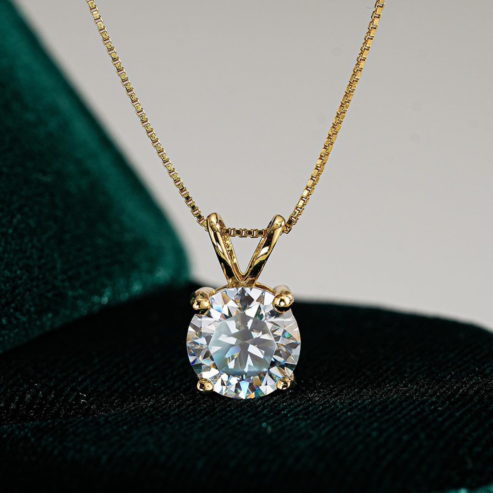 Wycian Statement - Collana in oro giallo da donna con moissanite bianca, collana solitaria minimalista a 4 denti con ciondolo, 45 cm