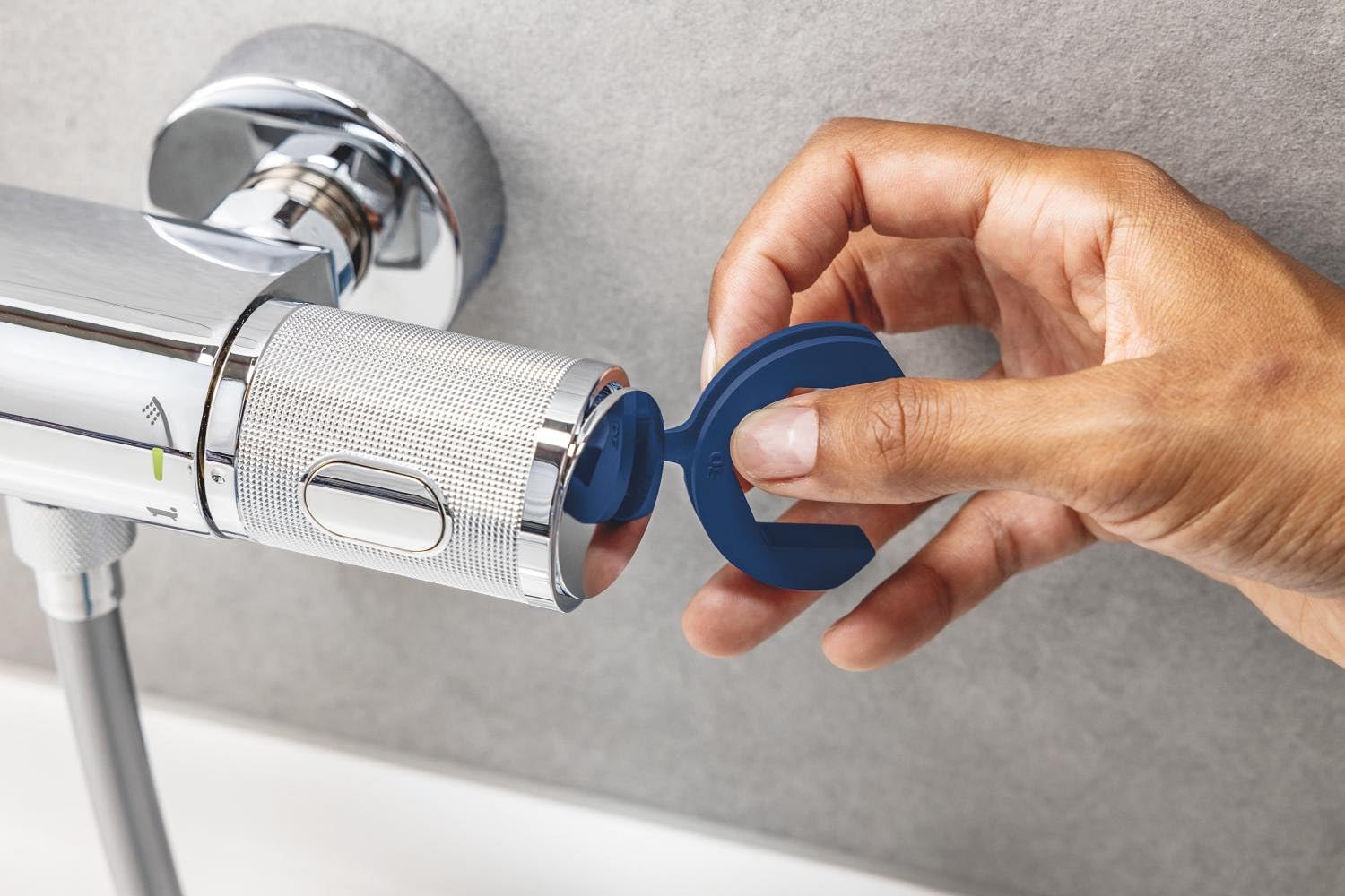 Grohe Start - Miscelatore monocomando per vasca-doccia, cromo, installazione a parete, dotato di serie di limitatore di portata regolabile, Finitura Cromata