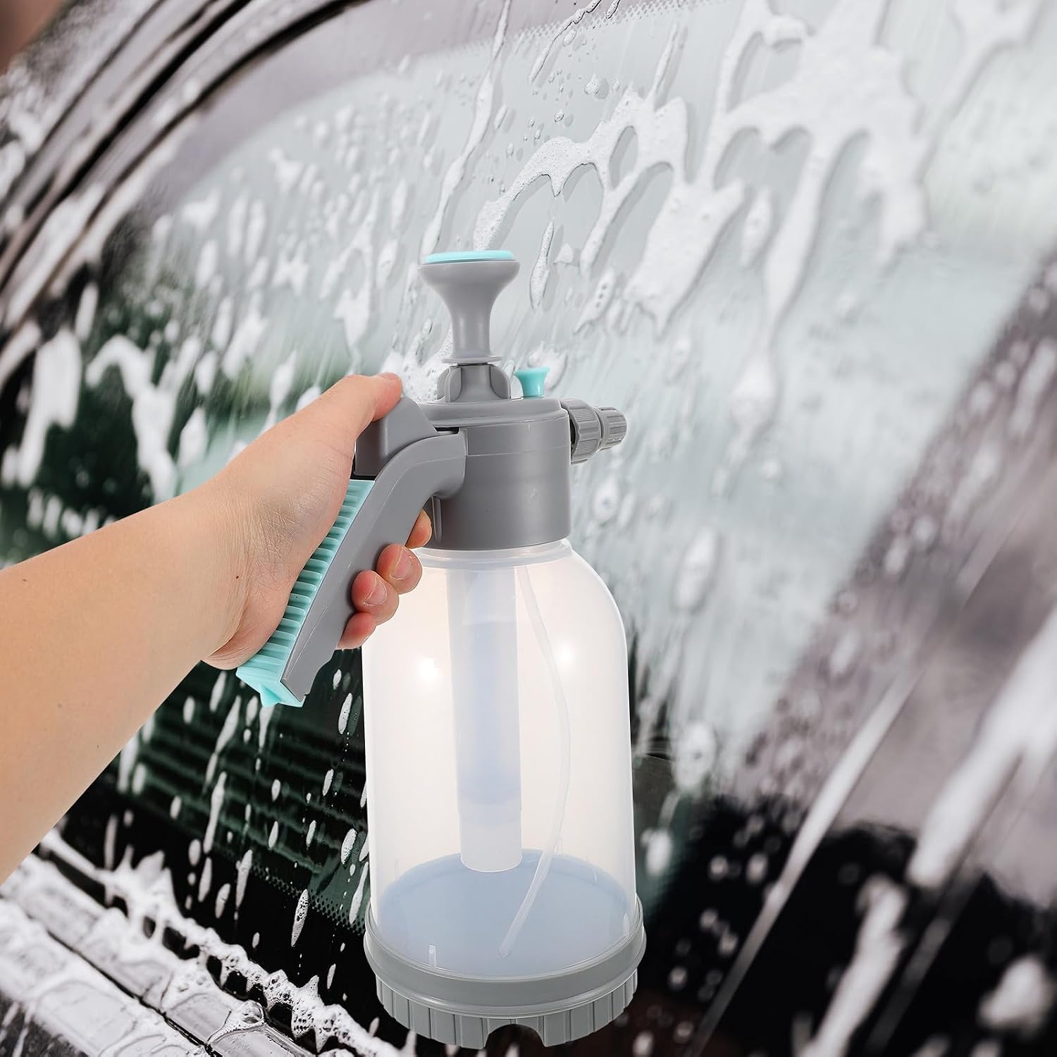 Bottle and Refillable Plastic 2l Spray Washing Car with Fine Mist Spray, Large Capacity Water Bottle Suitable for Daily Use Watering Plants