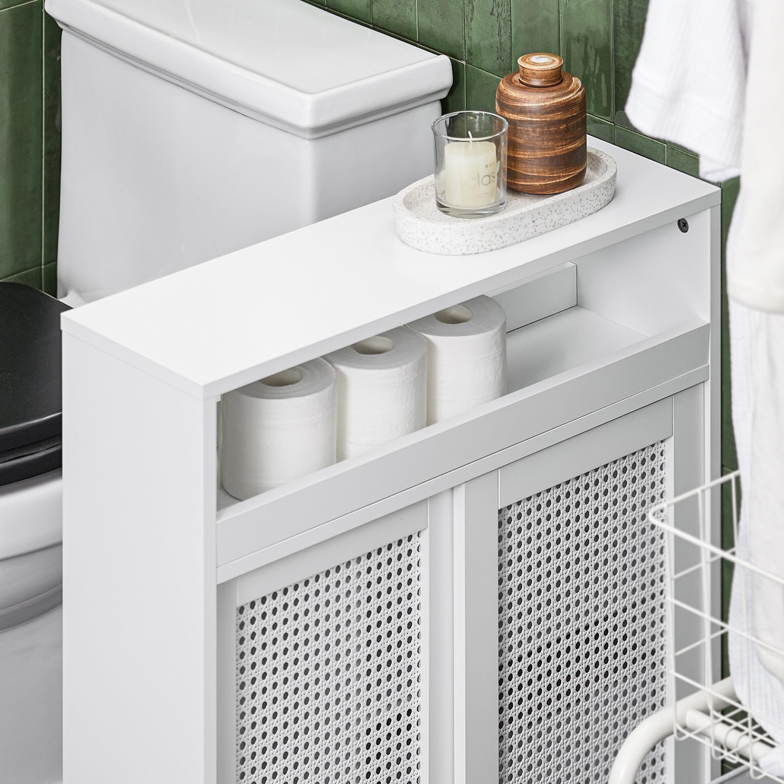 SoBuy schmaler Badezimmerschrank mit Rollen – Nischenschrank 20cm – Badschrank zur Aufbewahrung von Toilettenpapier – Badmöbel aus Holz mit höhenverstellbaren Einlegeböden, Weiß, 20x70x65cm, BZR119-W