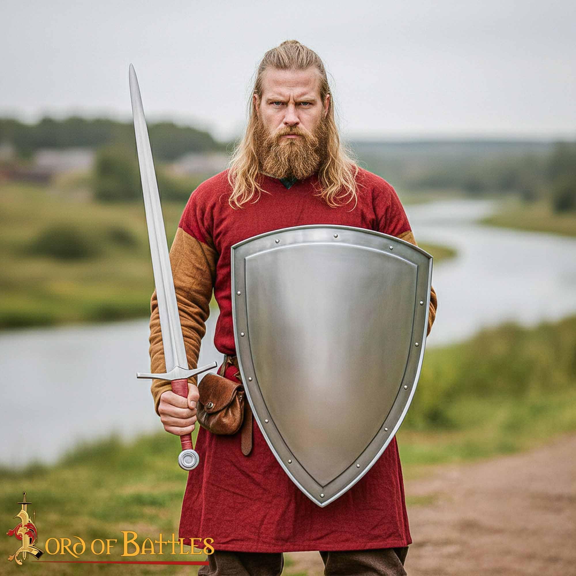 Lord of Battles Scudo templare medievale forgiato a mano - Personalizzabile, funzionale, rievocazioni storiche e accessorio per armatura LARP