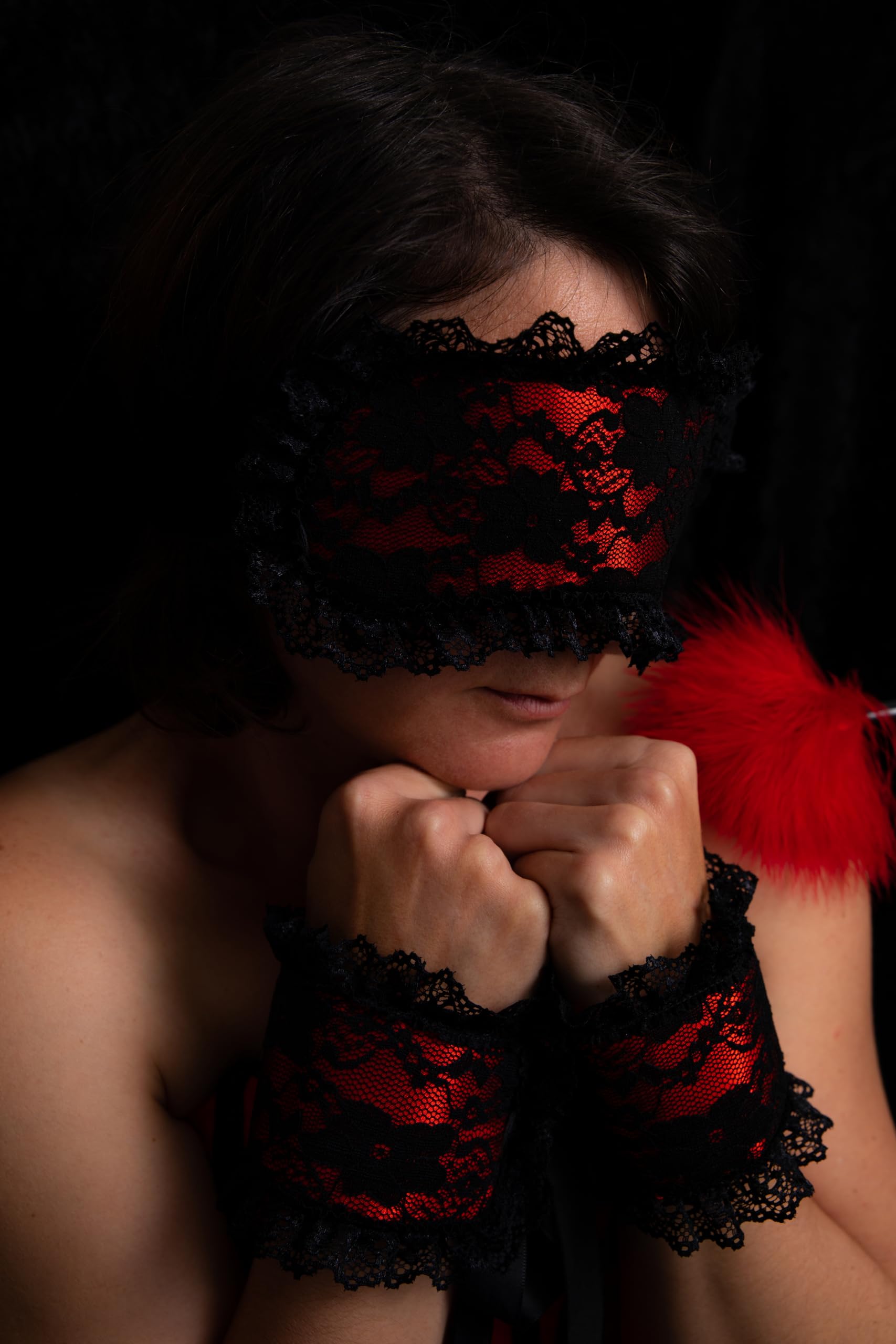 Kit Sensuel,Érotique Jeux de Bondage Soft en Dentelle Rouge et Noir, Couple Sexuelle,Jeux Adulte + set de 2 dés Phosphorescents en Français/Anglais,BDSM,SM,Couple Préliminaire,Intime,Sex