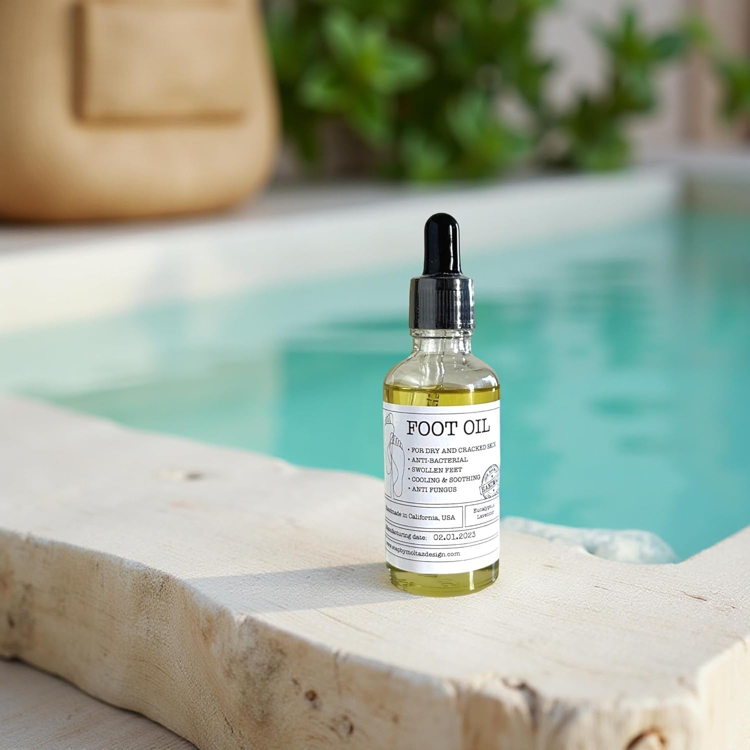 Foot oil for dry and cracked skin. | 2 oz | With Calendula, argan and Calendula. Eucalyptus and lavender essential. heal cracked heals and damaged skin. Soothing and fresh.