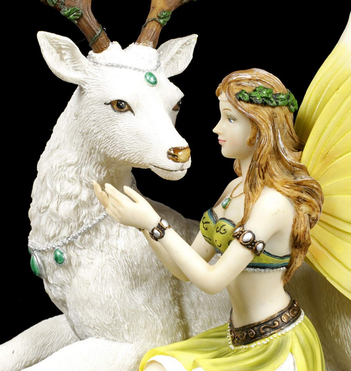 Figuren Shop GmbH Elfen Figur weißem, liegenden Hirsch - Adoration | Fantasy-Figur, mit Schmucksteinen verziert, handbemalt