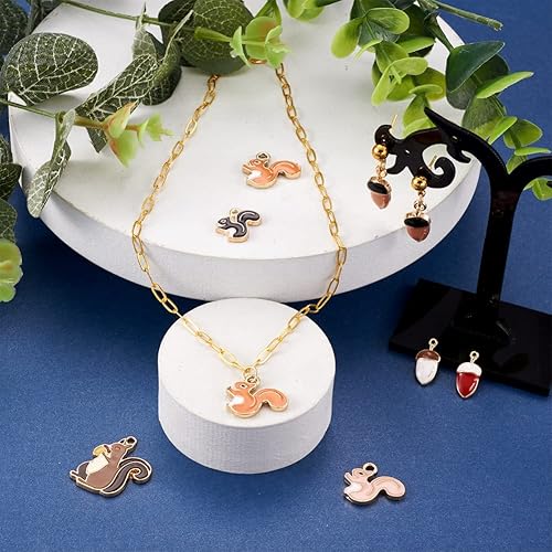 Vista 4 de Cheriswelry 30 dijes de aleación de cono de pino y ardilla, chapados en oro claro, con forma de cono de pino y ardilla, adornos colgantes de 0.47 a