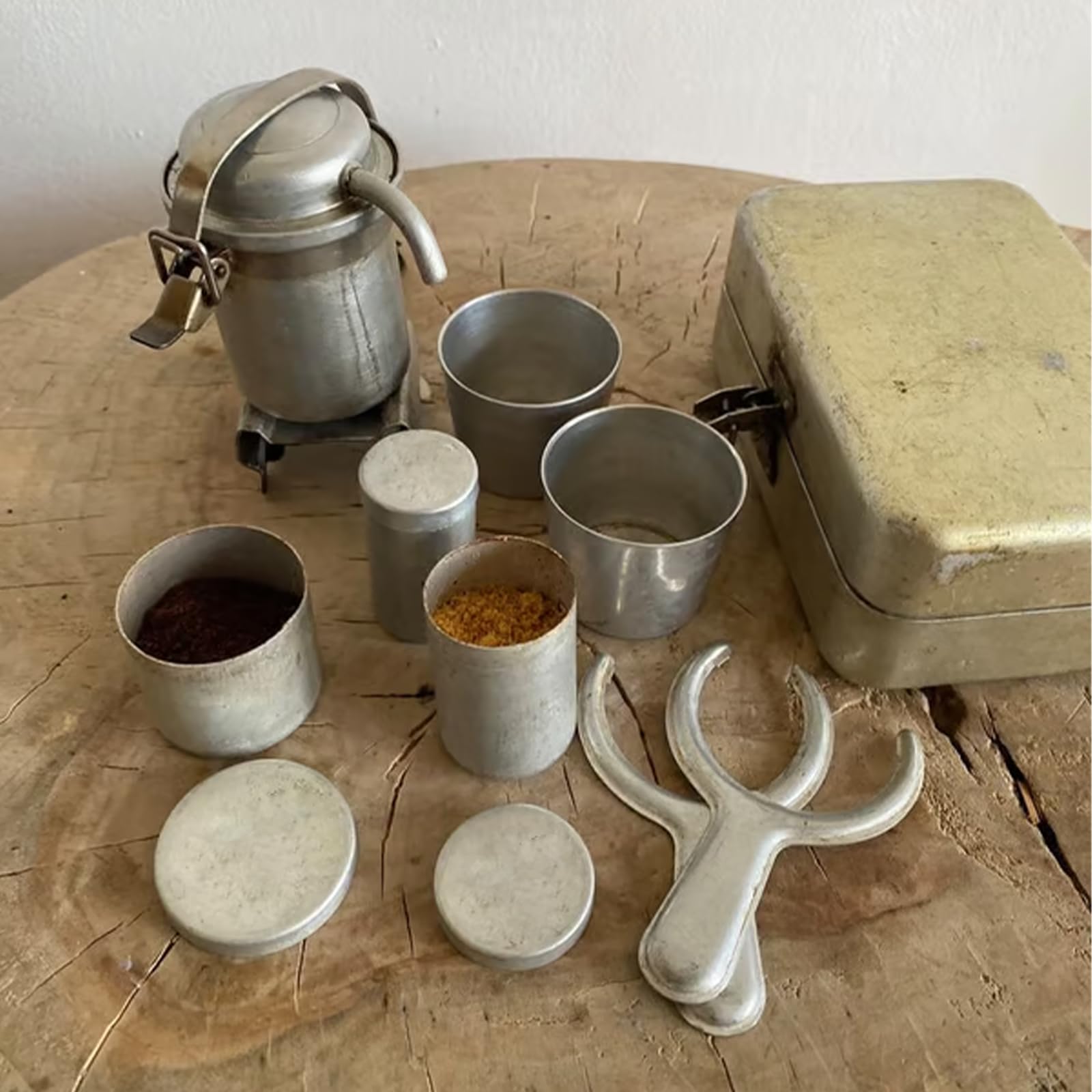 Seltenes Camping-Kaffeeset für Sammler: Vintage-Nostalgie-Espresso- & Pour-Over-Set, tragbare Mini-Camping-Kaffeemaschinen-Serviersets, Reise-, Campings- und Wandergeschenke für Kaffeeliebhaber