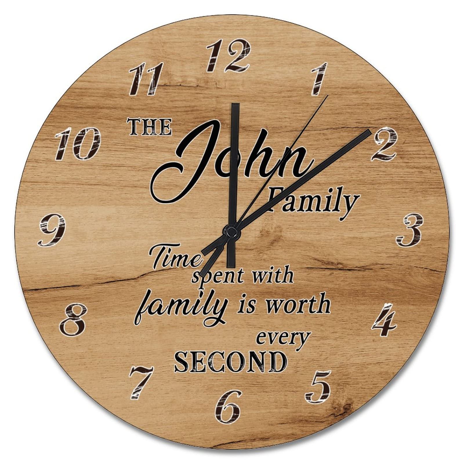 Horloge murale en grain de bois idéale pour décorer une cuisine rustique ou un grand salon