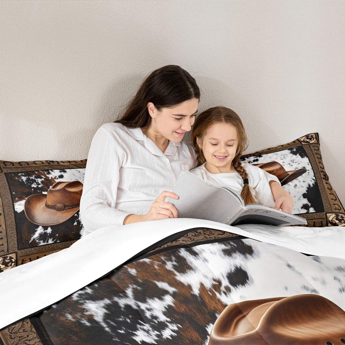 Western Cowboy Comforter Set Queen Size,Horseshoes Cowboy Hat Wooden Bedding Set,Boys Girls Adults Room Decor,Cow Fur Cowhide Rustic Farmhouse Down Comforter,Brown Retro Duvet Insert,2 Pillowcases