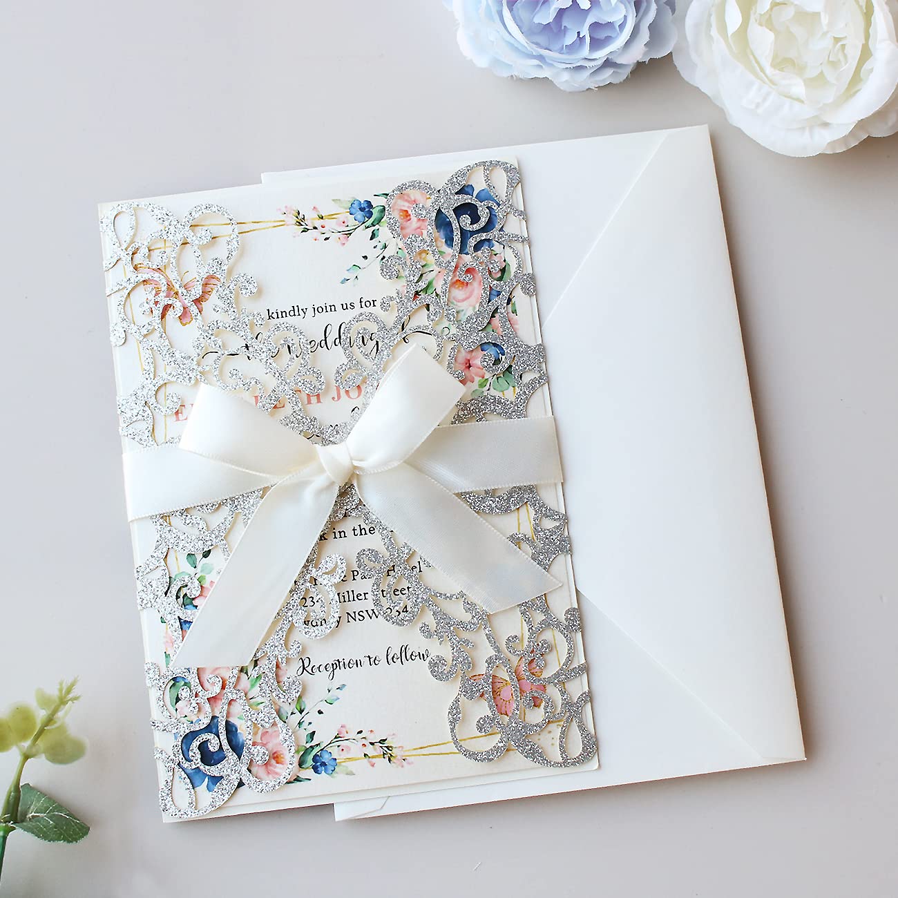 50 biglietti d'invito di nozze con glitter argentati, 15 x 17,3 cm, taglio laser, con buste, per matrimonio, Quincenera, fidanzamento, invito
