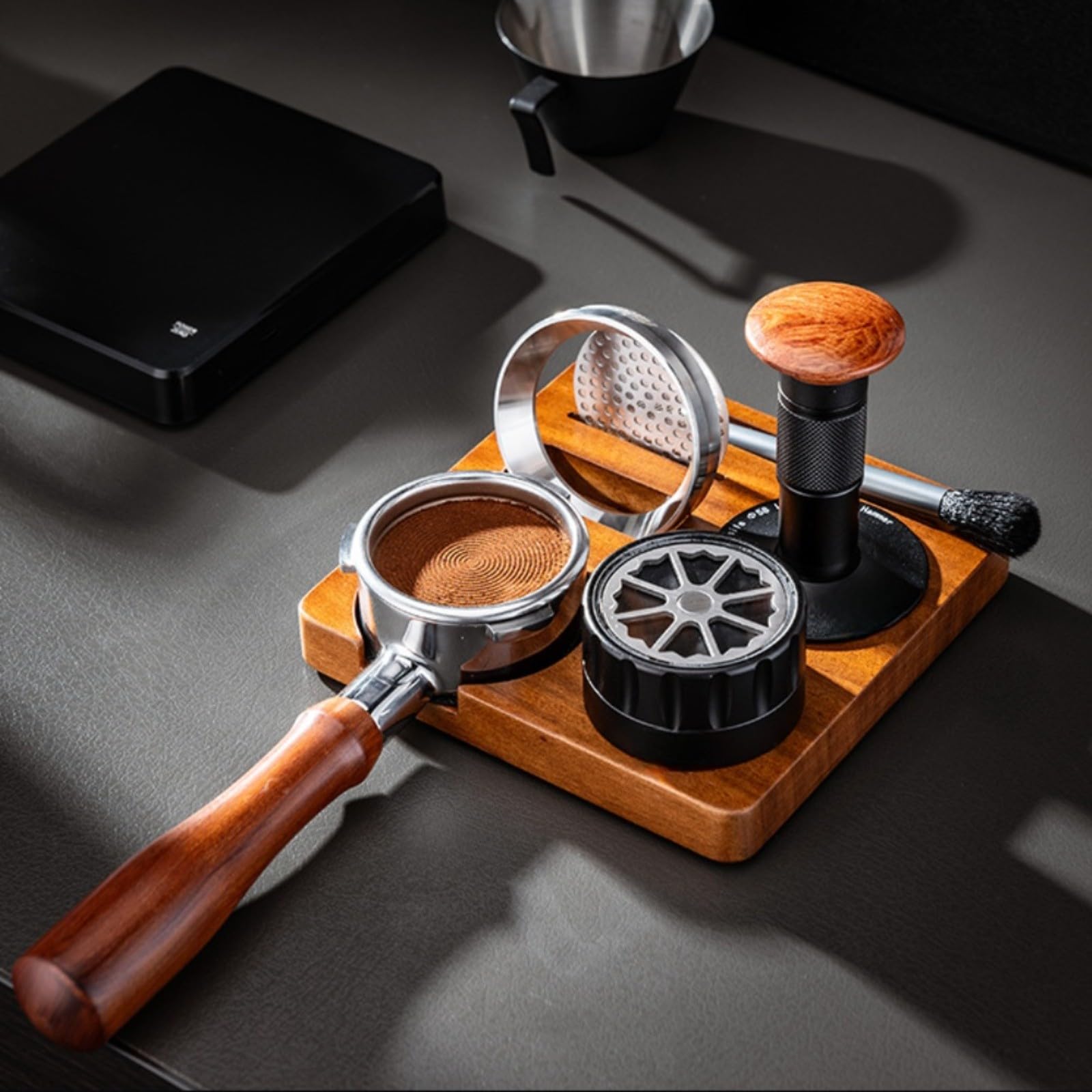 Juego de 6 prensadores de café expreso con estación de prensado de madera, distribuidor de 58 mm y embudo dosificador, pantalla de disco y cepillo de limpieza para una elaboración precisa de Barista