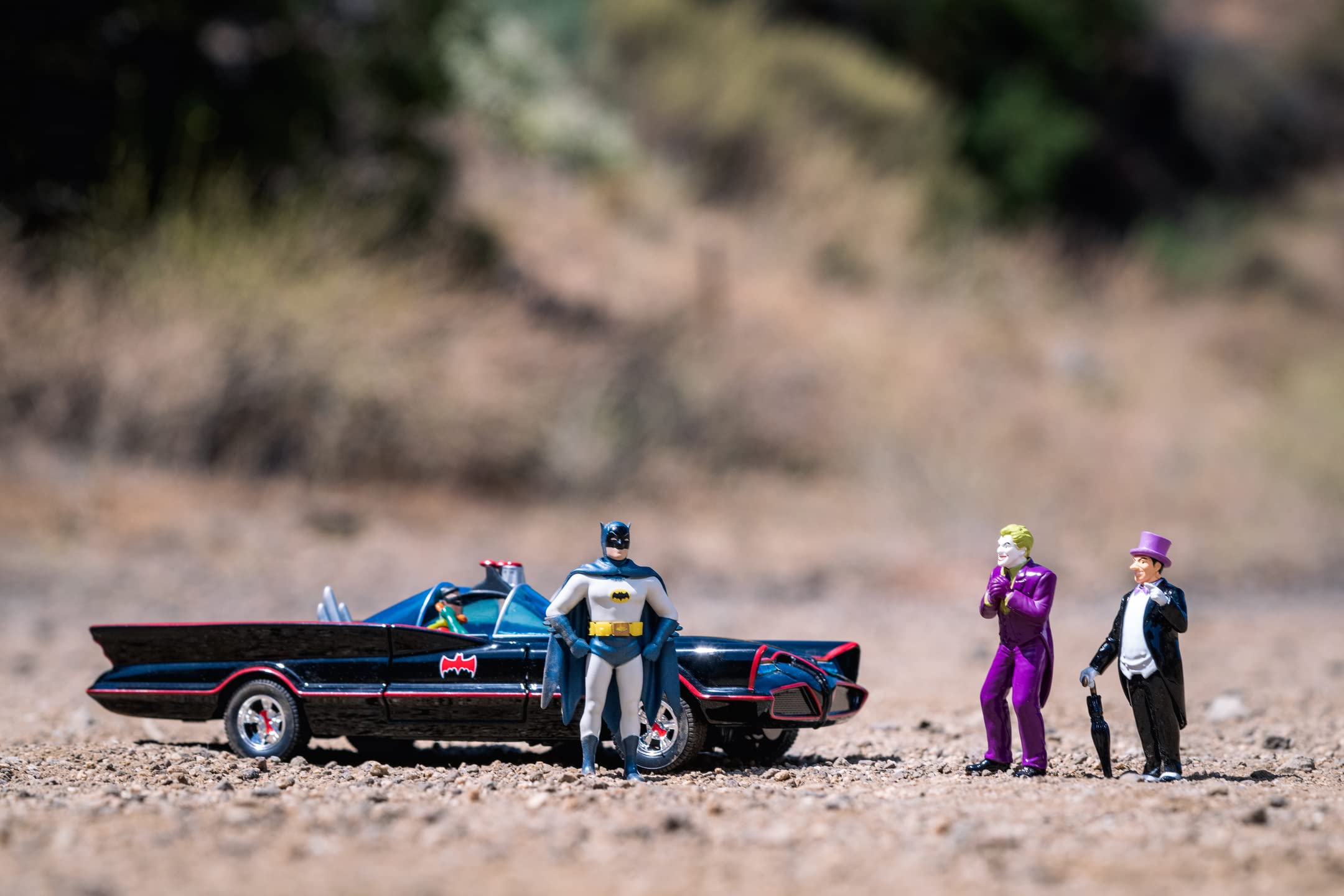 Jada Toys DC Batmobil 1966 Deluxe z 4 figurkami – wysokiej