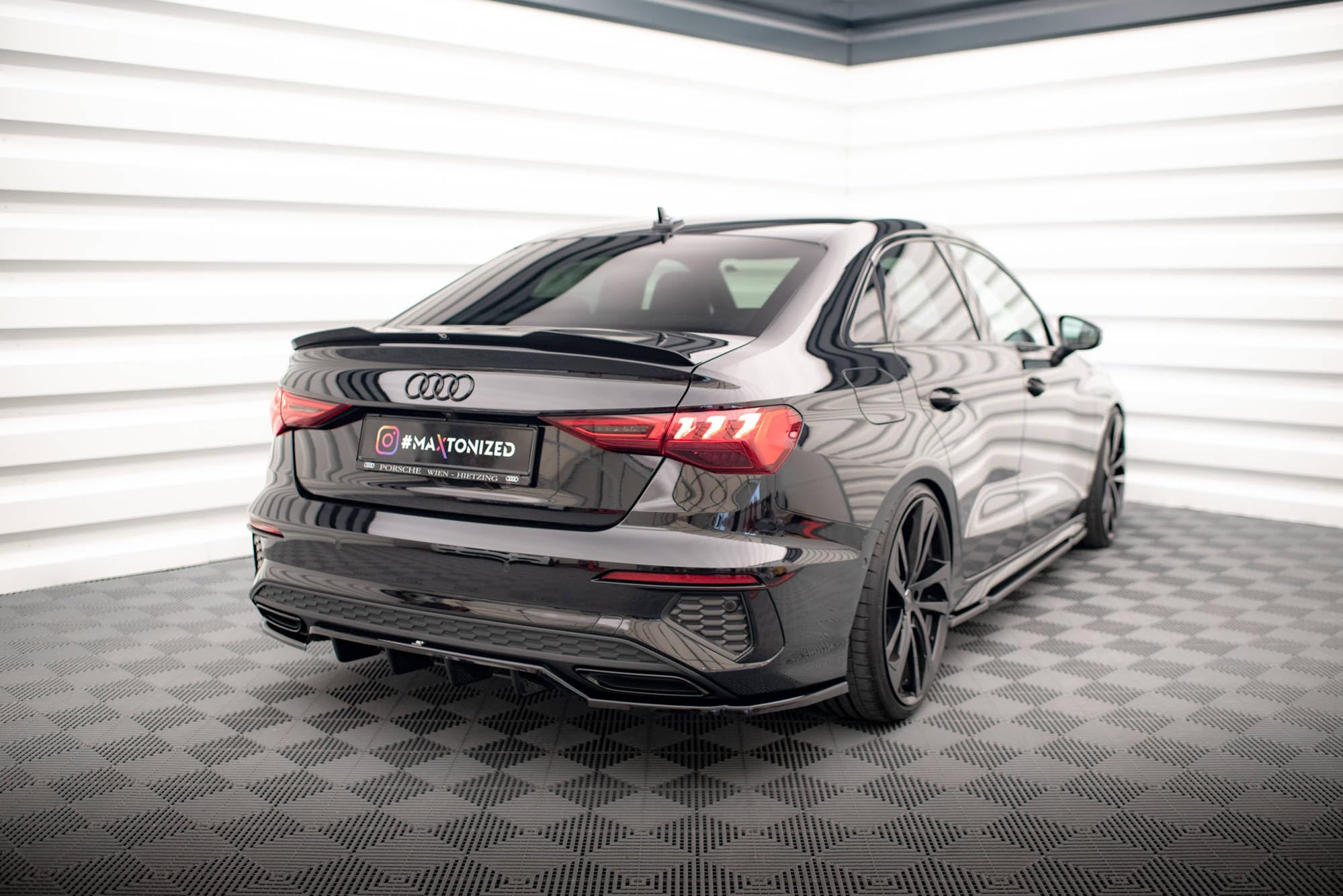 Maxton Design Heckspoiler Lippe für Audi A3 / S3 / RS3 / A3 S-Line Limousine 8Y Hochglanz schwarz