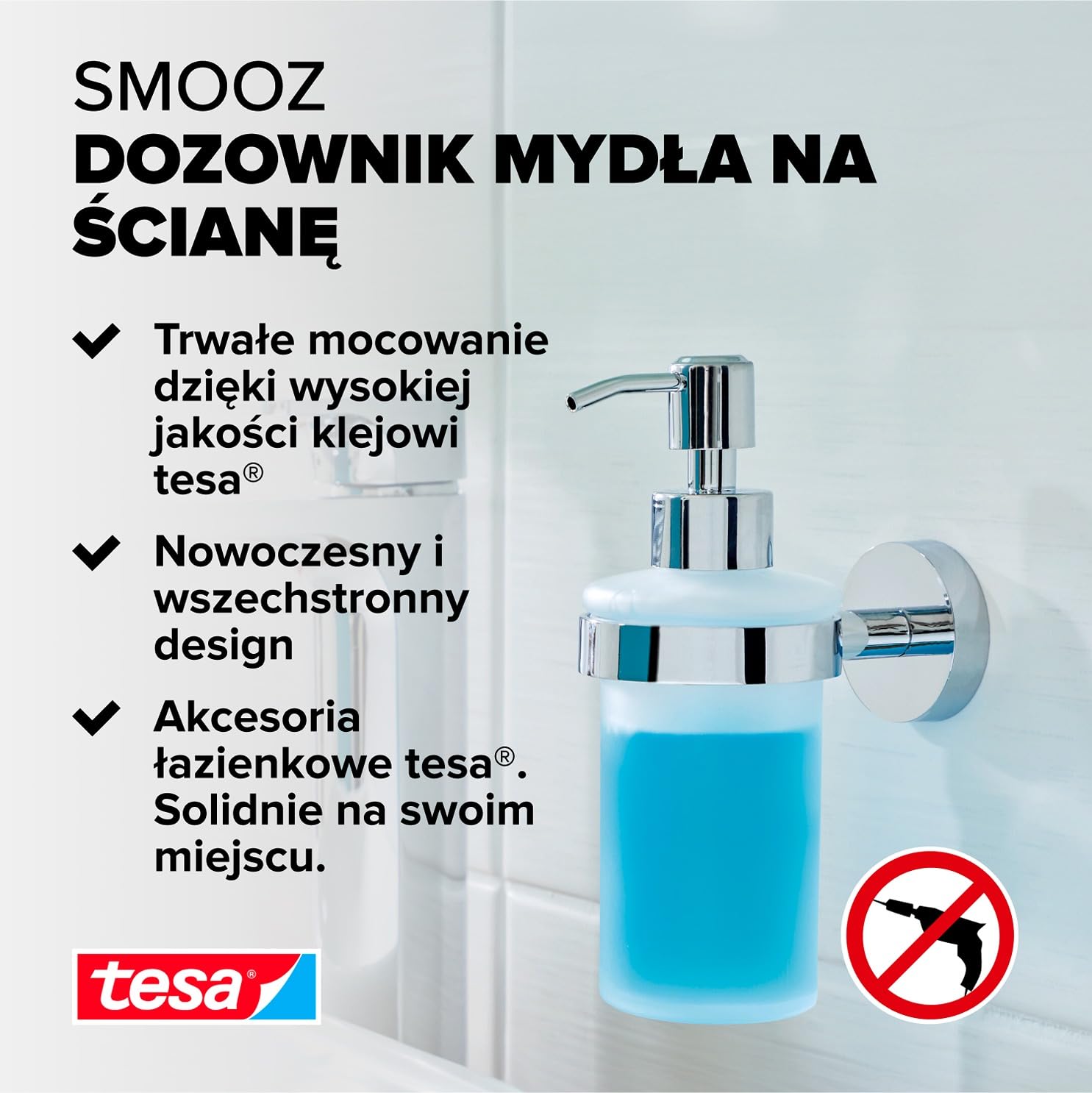 Samoprzylepny dozownik mydła tesa Smooz wykonany z chromowanego na wysoki połysk metalu, o wymiarach 170 mm x 70 mm x 126 mm