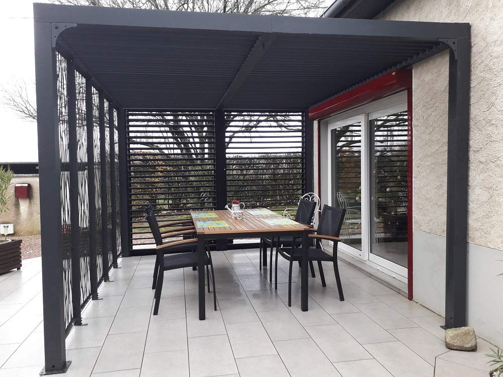 Pergola bioclimatique PER 36M30V BI Habrita Foresta alu 10,8m2 gris avec panneaux moucharabieh côté 3,60m et ventelles latérales mobiles côté 3m
