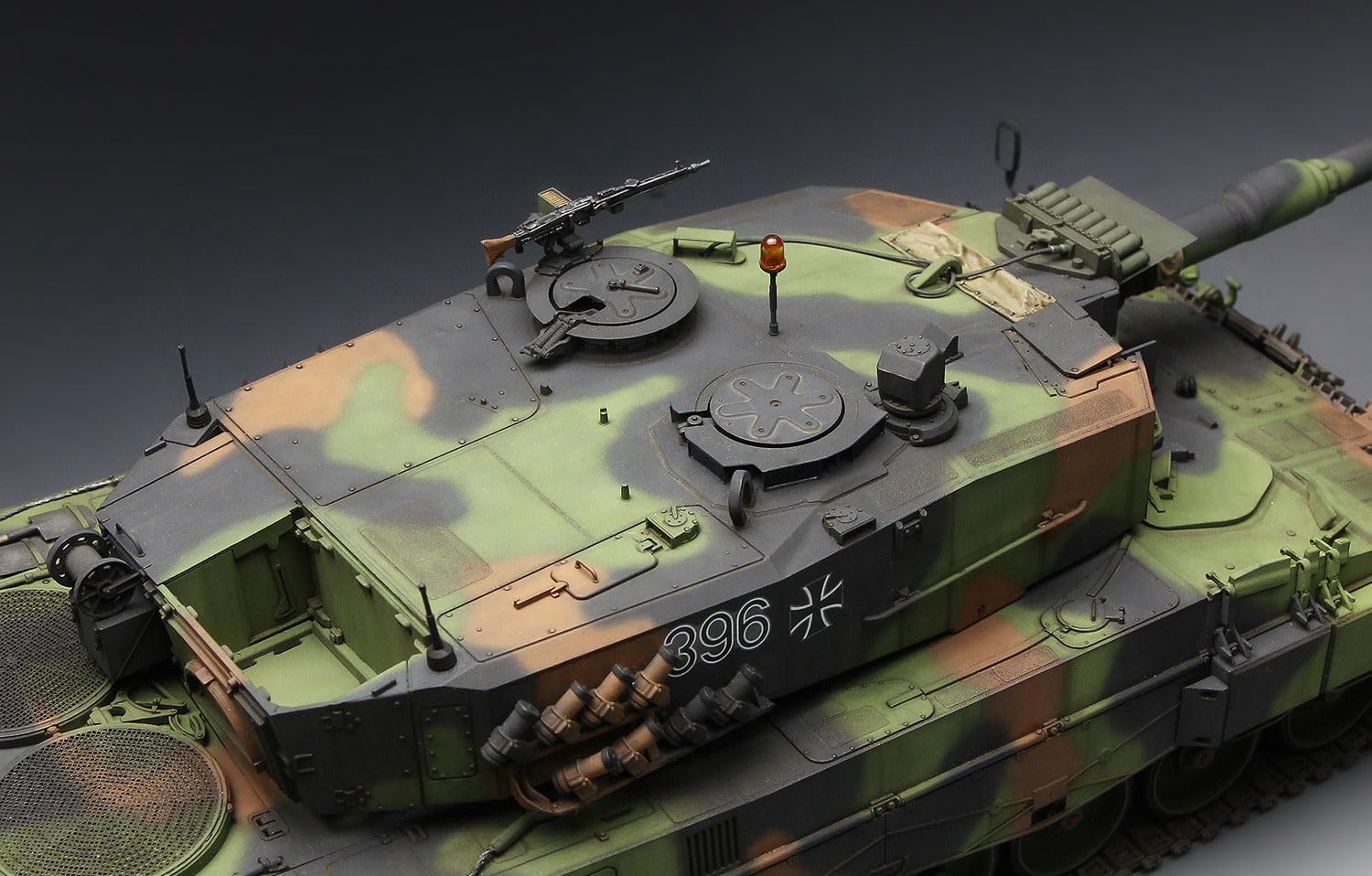 Amazon | モンモデル 1/35 ドイツ軍 ドイツ主力戦車レオパルト2 A4
