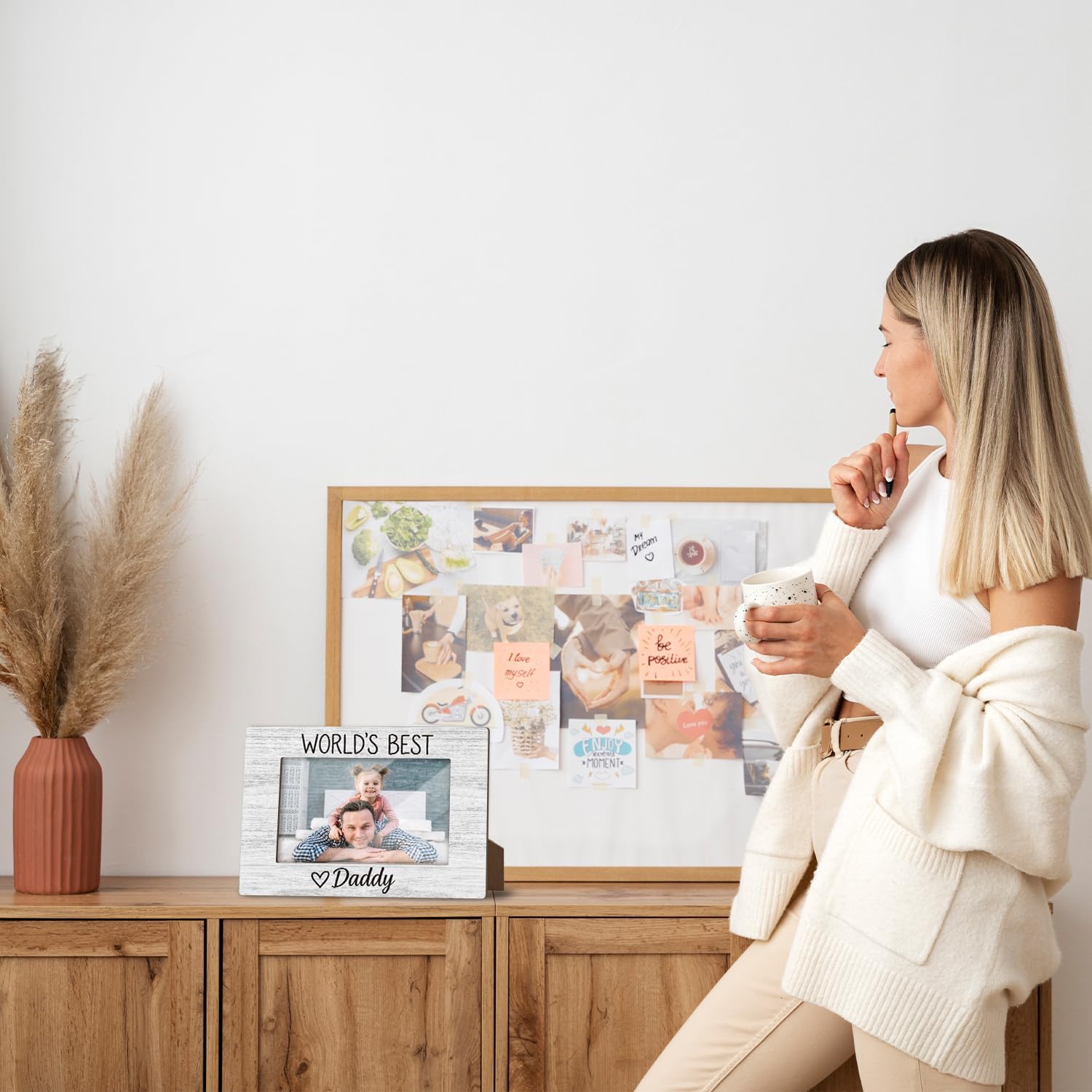 World's Best Daddy Picture Frame, Dad Photo Frame Wooden Picture Frame Birthday Gifts for Father, Gifts for Father's Day, 4x6 Photo Frame for Tabletop Display, Home Office Desk Decor Shelf Display -16 image 4