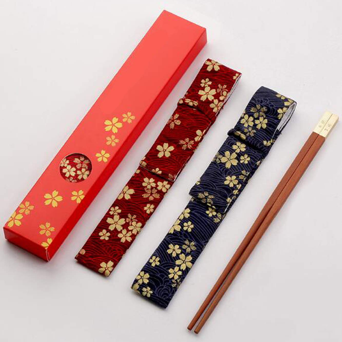 Essstäbchen im chinesischen Stil-Japanische Essstäbchen aus Holz Wiederverwendbare chinesische Essstäbchen Spülmaschinenfest 25 cm Essstäbchen aus Holz mit roter oder blauer handgefertigter Stofftas