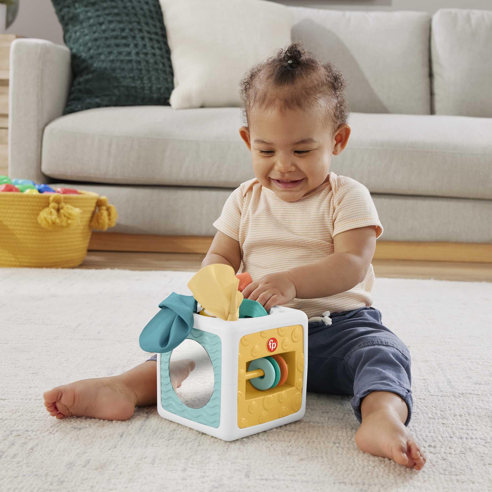 Fisher-Price - Cubetto Baby attività, Scatola di fazzoletti in Tessuto per Il Gioco sensoriale, Include 2 Tessuti Morbidi e 4 Pannelli per attività, Giocattolo per Bambini, 3+ Mesi, HML64