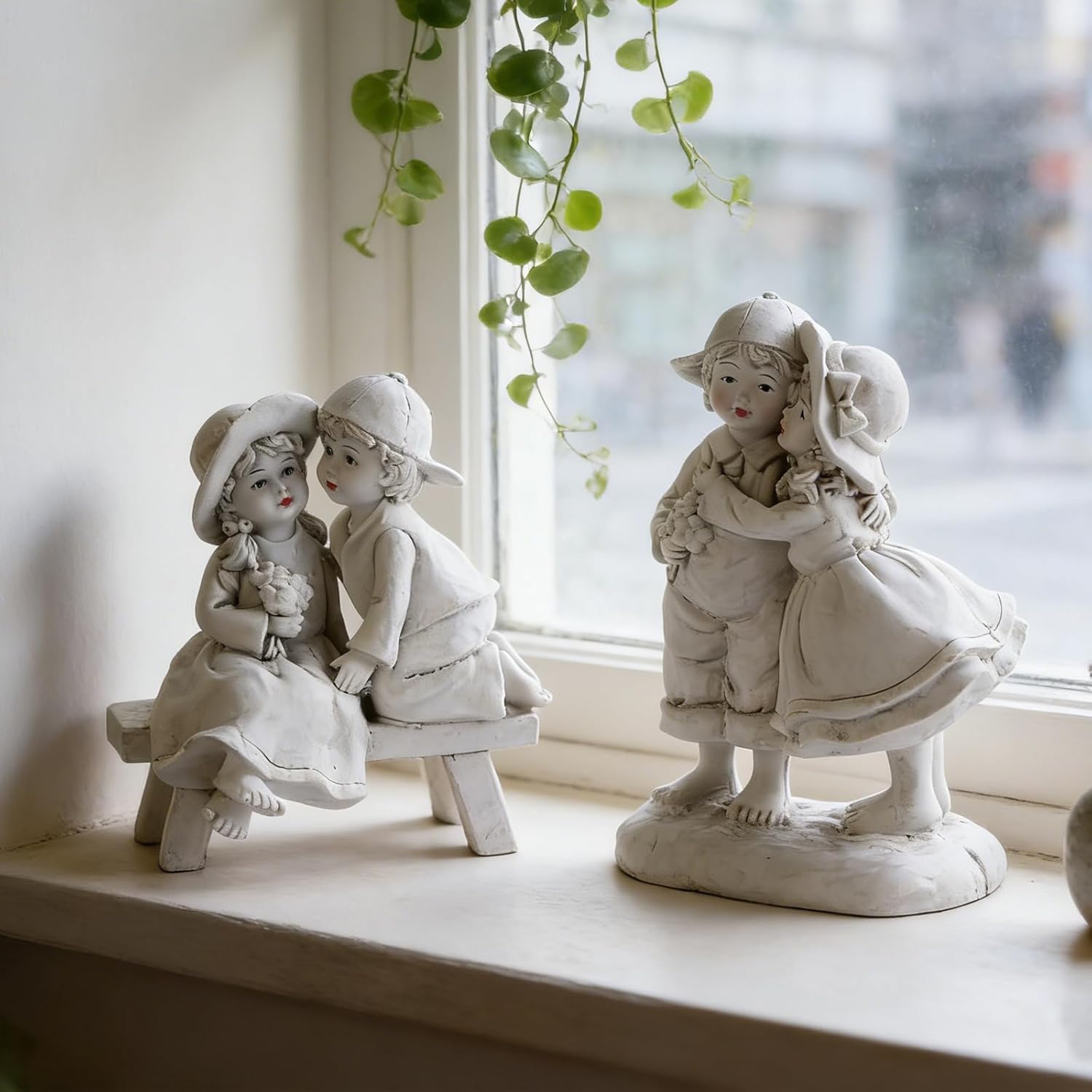 Garden Statues Outdoor Romantic Boy and Girl Couple Figurine Vintage Antique White Resin Outdoor Statue for Patio Lawn Yard Wedding Anniversary Garden Decor